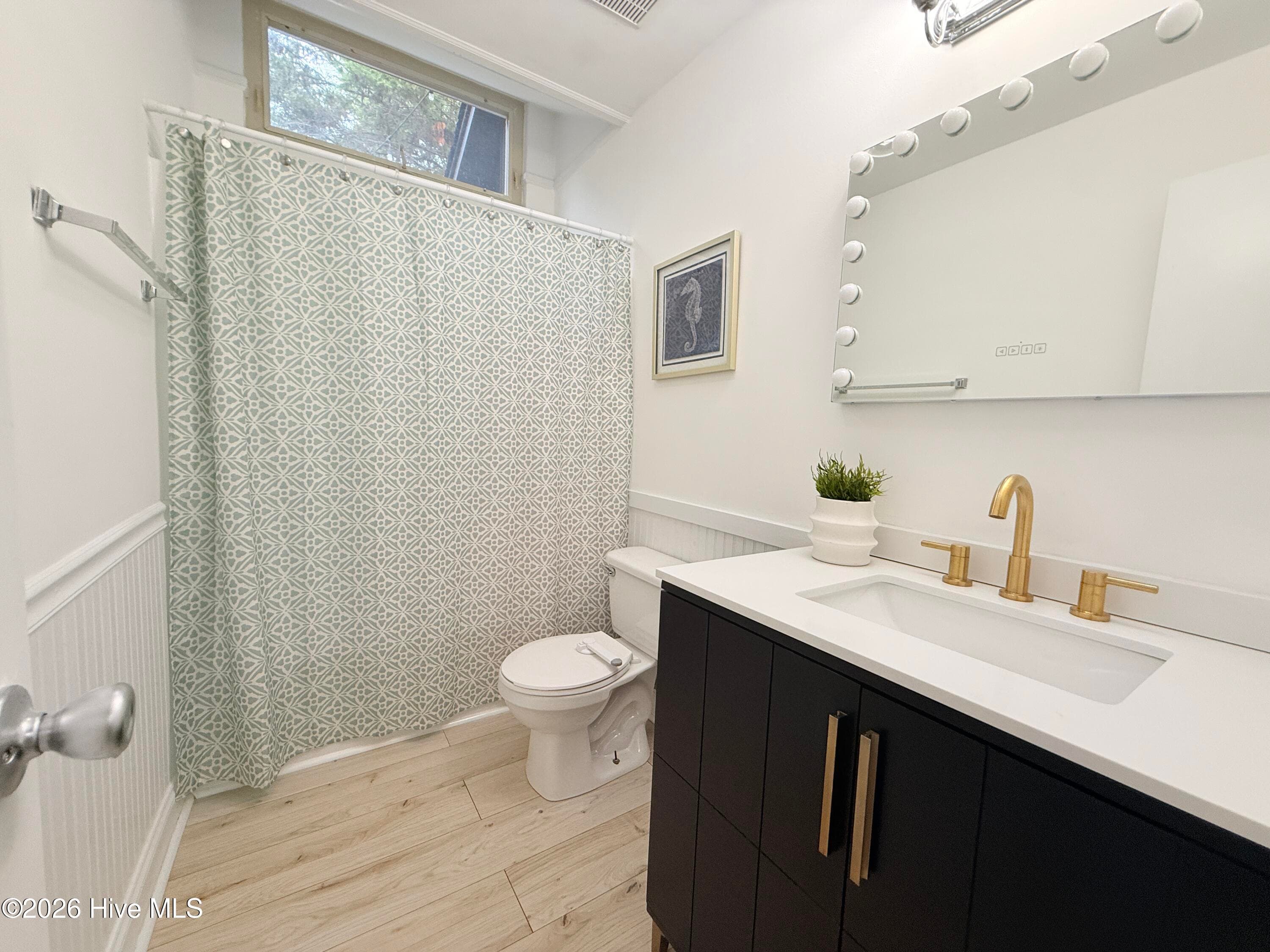 Good sized light and bright hall bath with beadboard wainscoting - 1001 Hunting Ridge Road, Wilmington, NC 28412