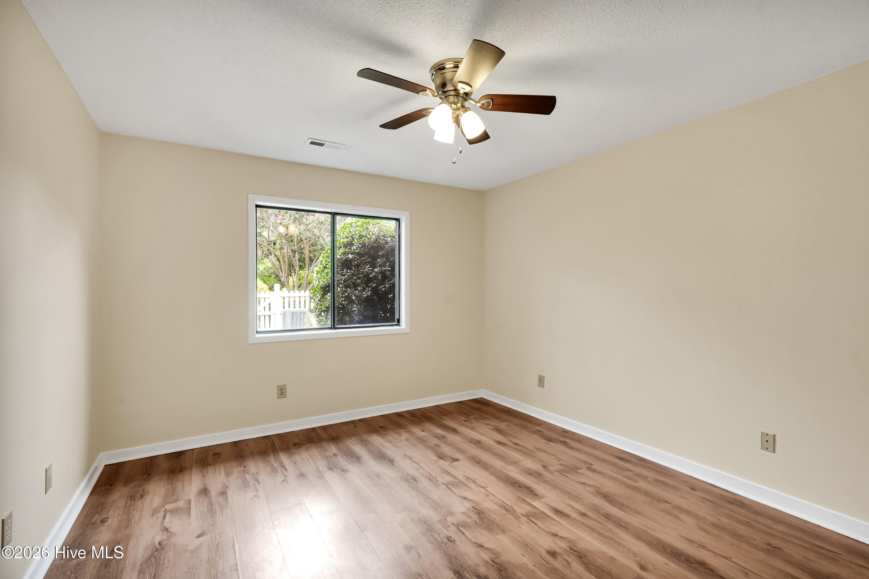 Townhouse at 221 Inland Greens Circle, Wilmington, NC 28405, photo 19 of 44