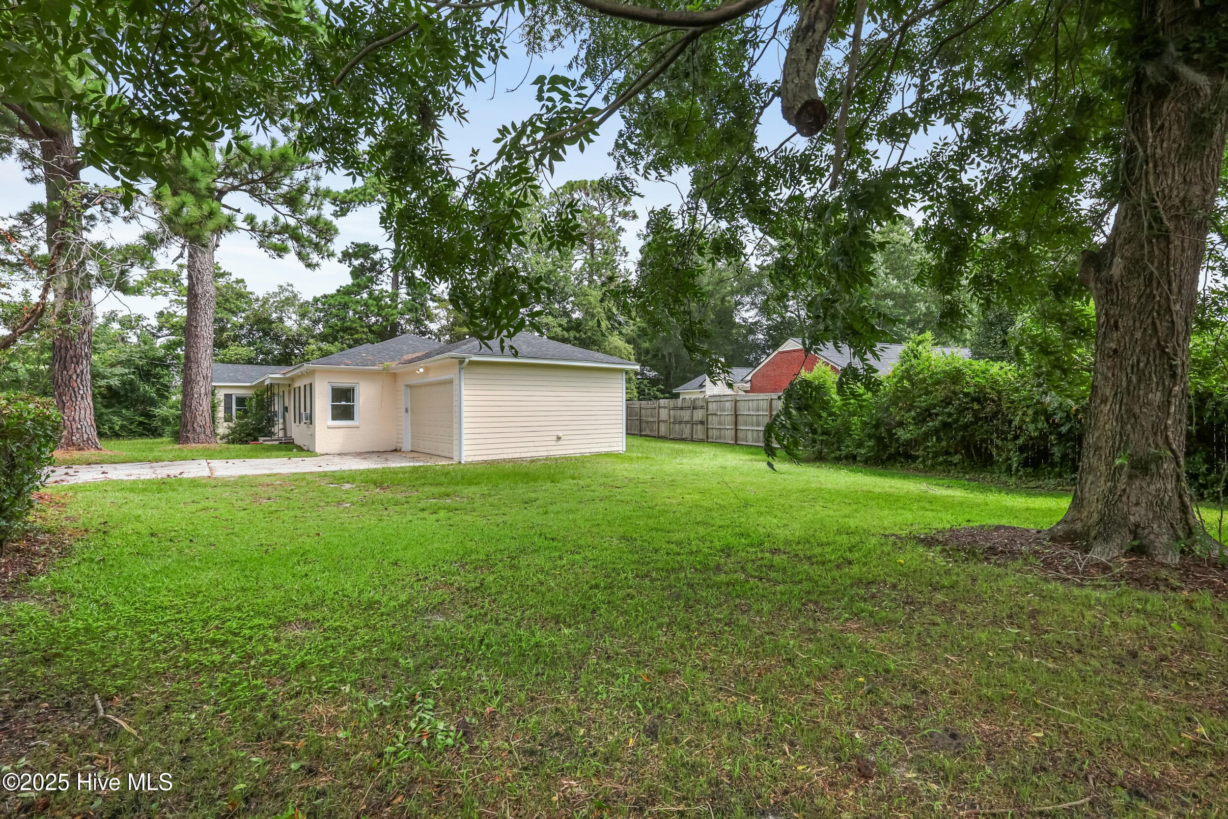 Single Family Residence at 827 Colonial Drive, Wilmington, NC 28403, photo 27 of 27