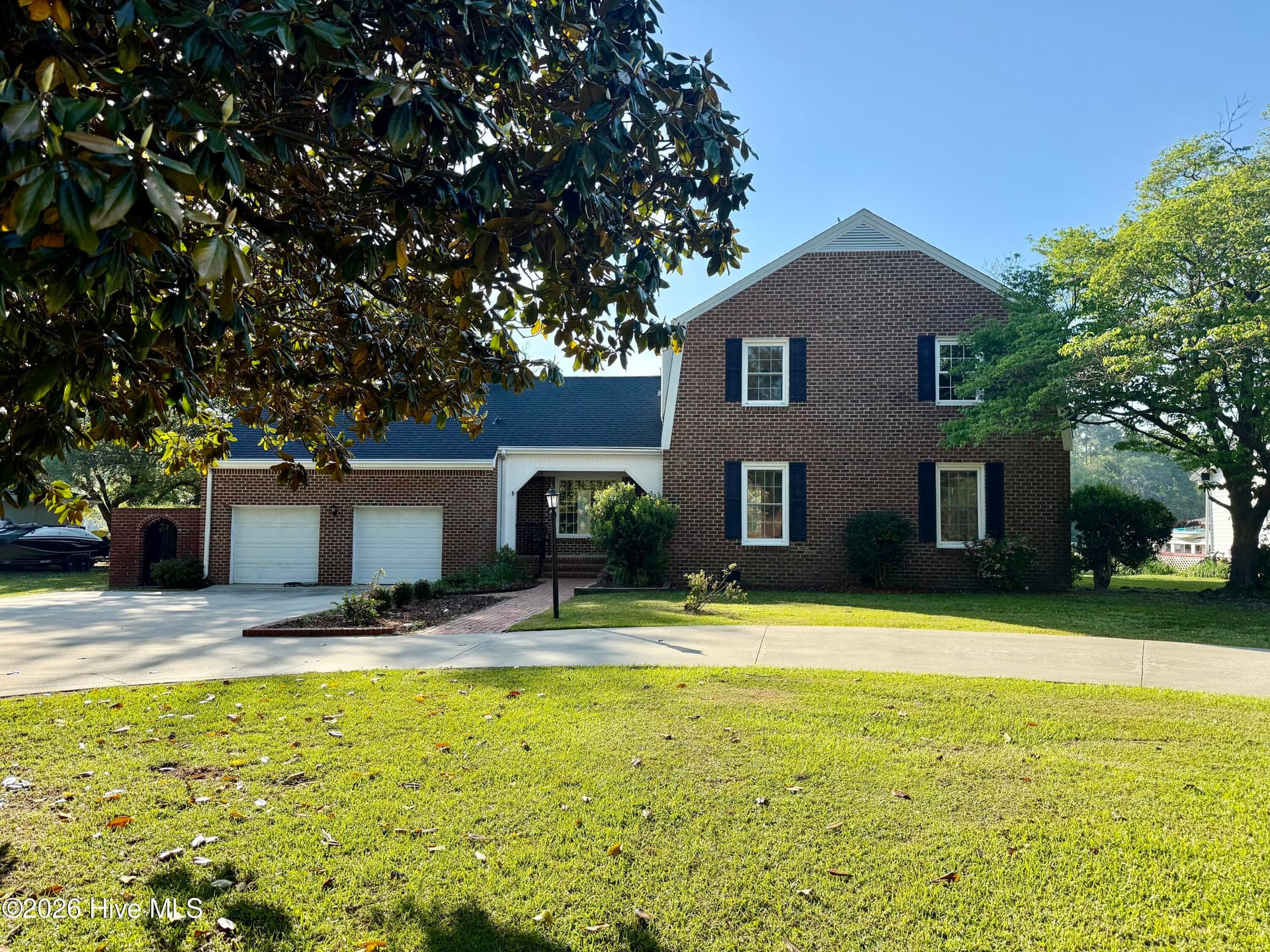 Single Family Residence at 236 Shoreline Drive, New Bern, NC 28562, photo 2 of 71