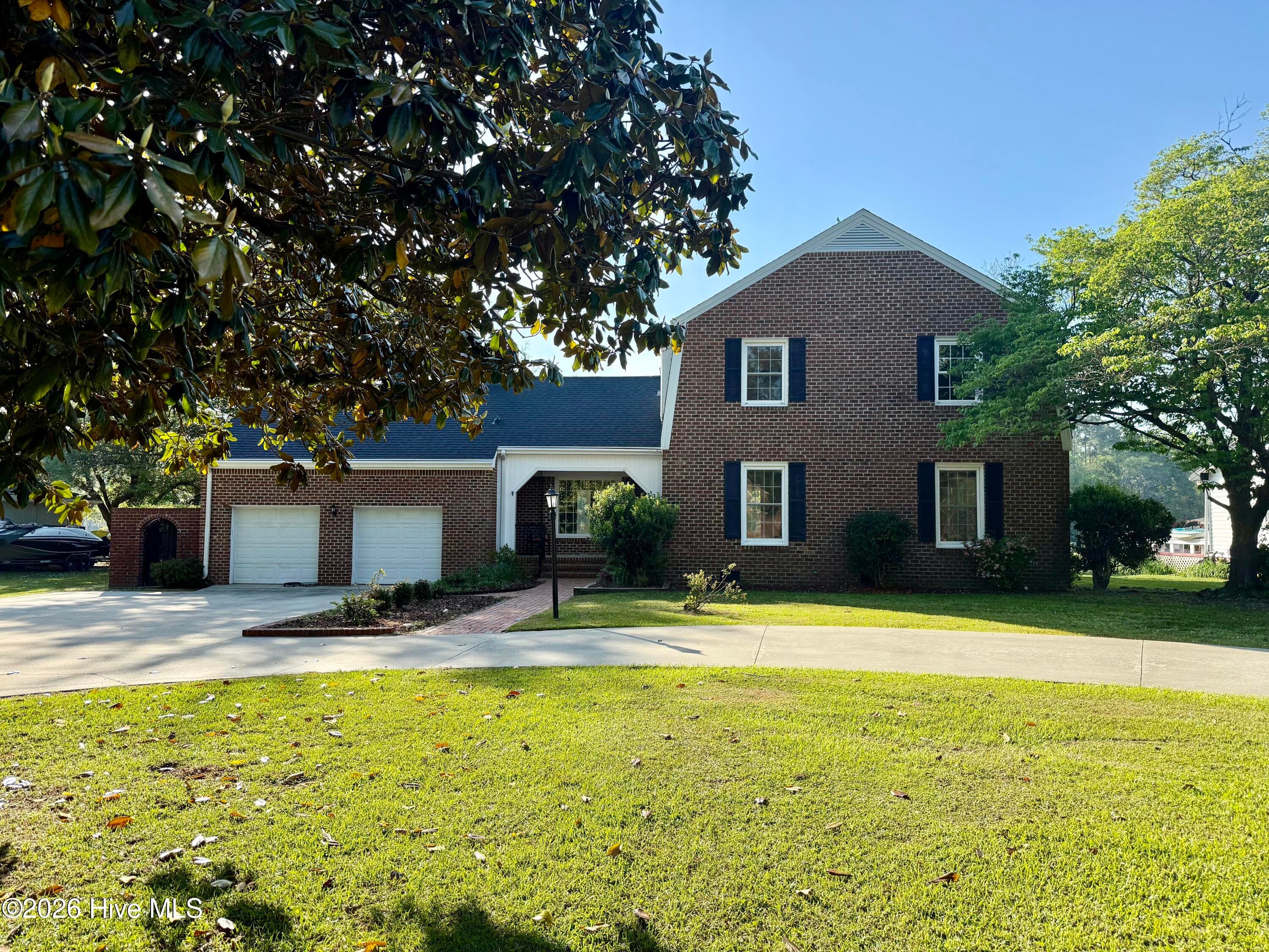 Single Family Residence at 236 Shoreline Drive, New Bern, NC 28562, photo 2 of 71