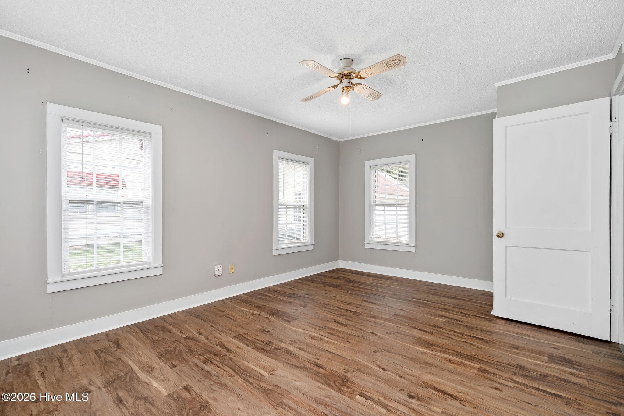 Single Family Residence at 115 E Murphy Street, Wallace, NC 28466, photo 13 of 24