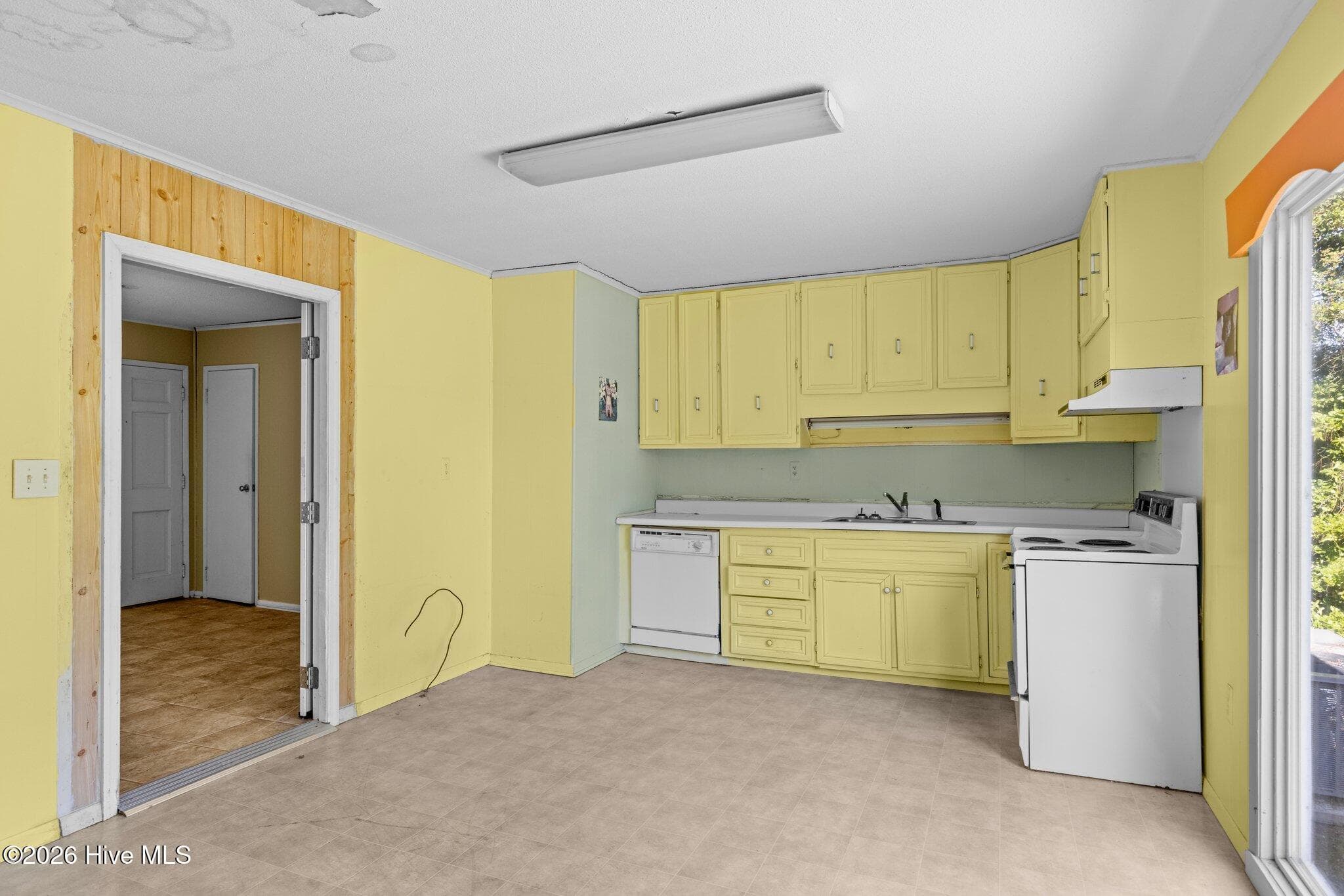 Improved at 1468 W Corbett Avenue, Swansboro, NC 28584, photo 3 of 3