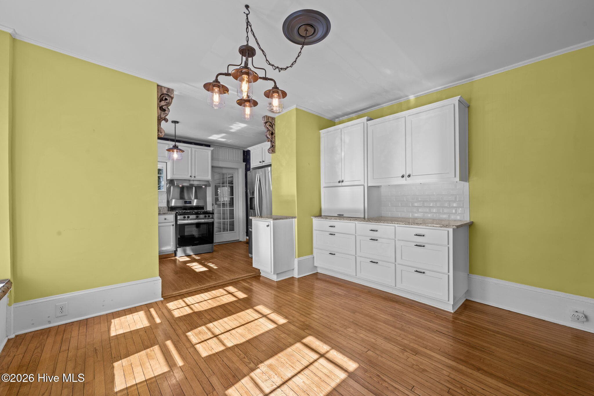 Single Family Residence at 411 George Street, New Bern, NC 28560, photo 2 of 4
