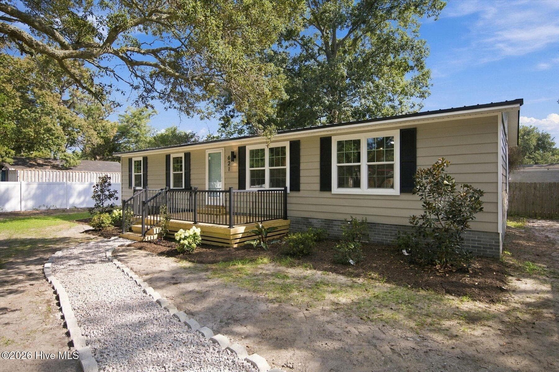Manufactured Home at 621 Harbor Drive SE, Bolivia, NC 28422, photo 8 of 46