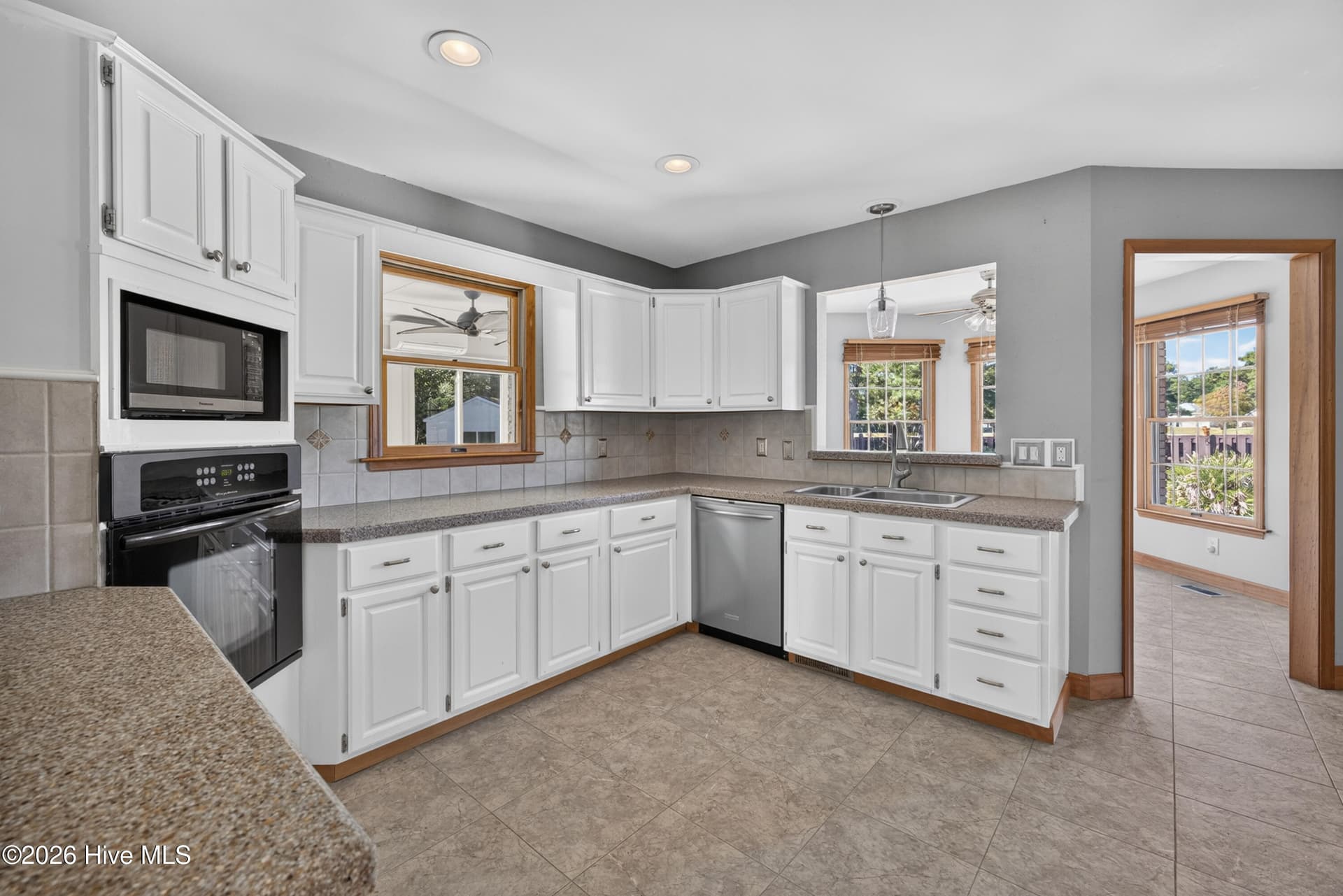 Single Family Residence at 106 Bogey Court, Hampstead, NC 28443, photo 25 of 52