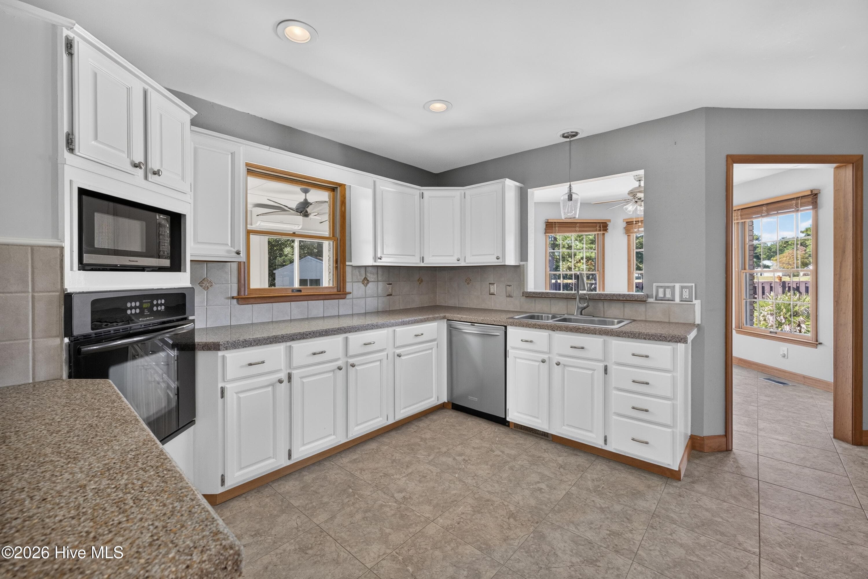 Single Family Residence at 106 Bogey Court, Hampstead, NC 28443, photo 25 of 52