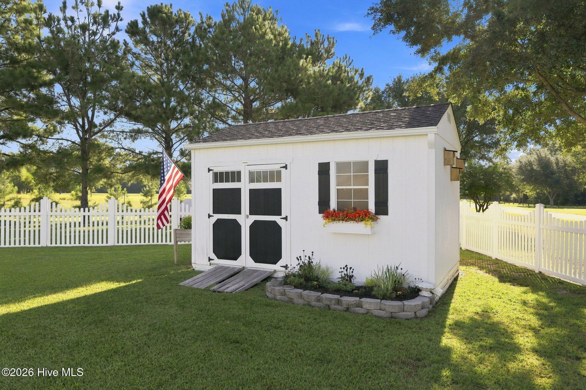 Garden shed - 201 Asheberne Drive, Washington, NC 27889