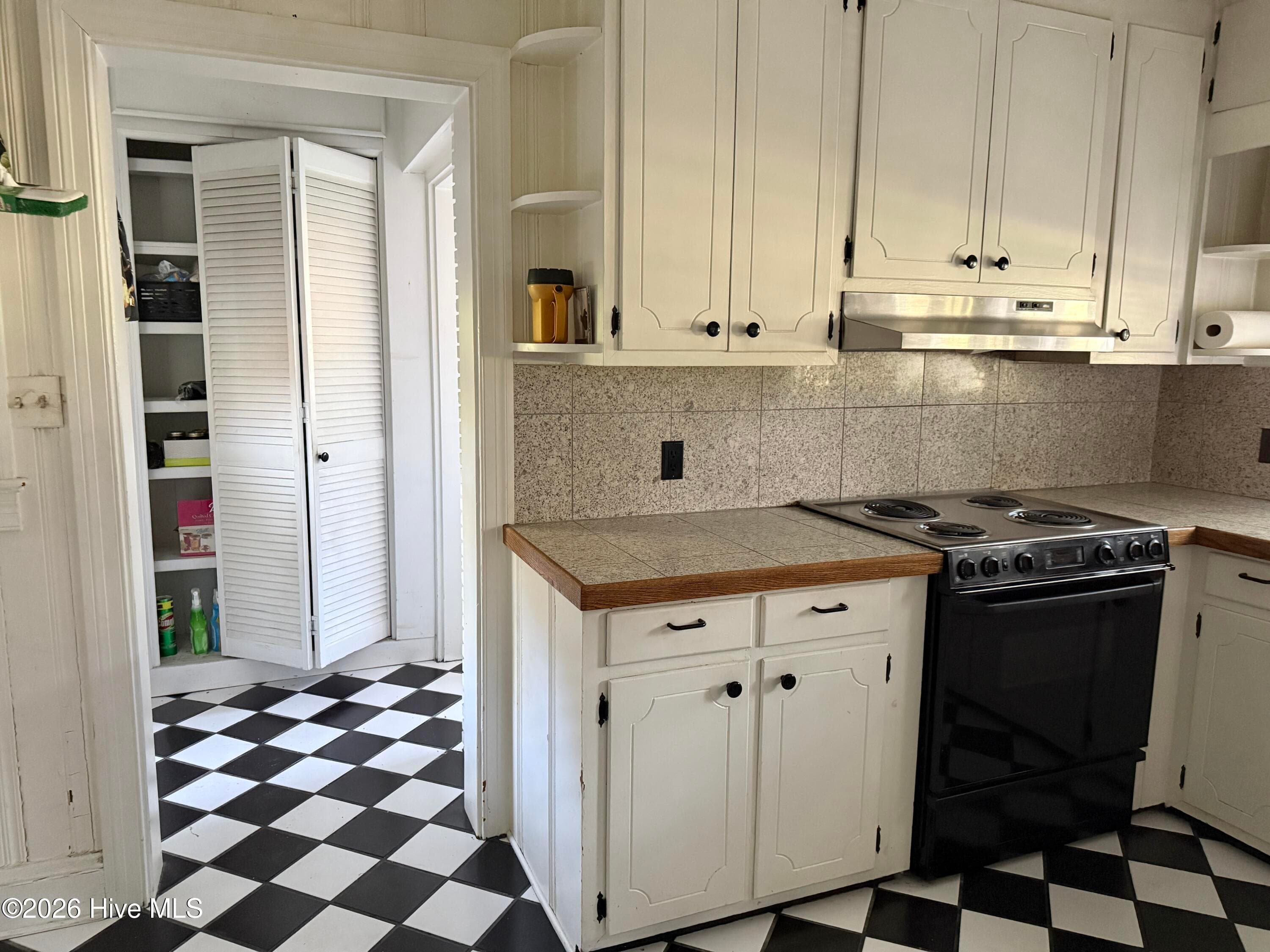 Single Family Residence at 1202 Ruffin Terrace, Kinston, NC 28504, photo 10 of 30