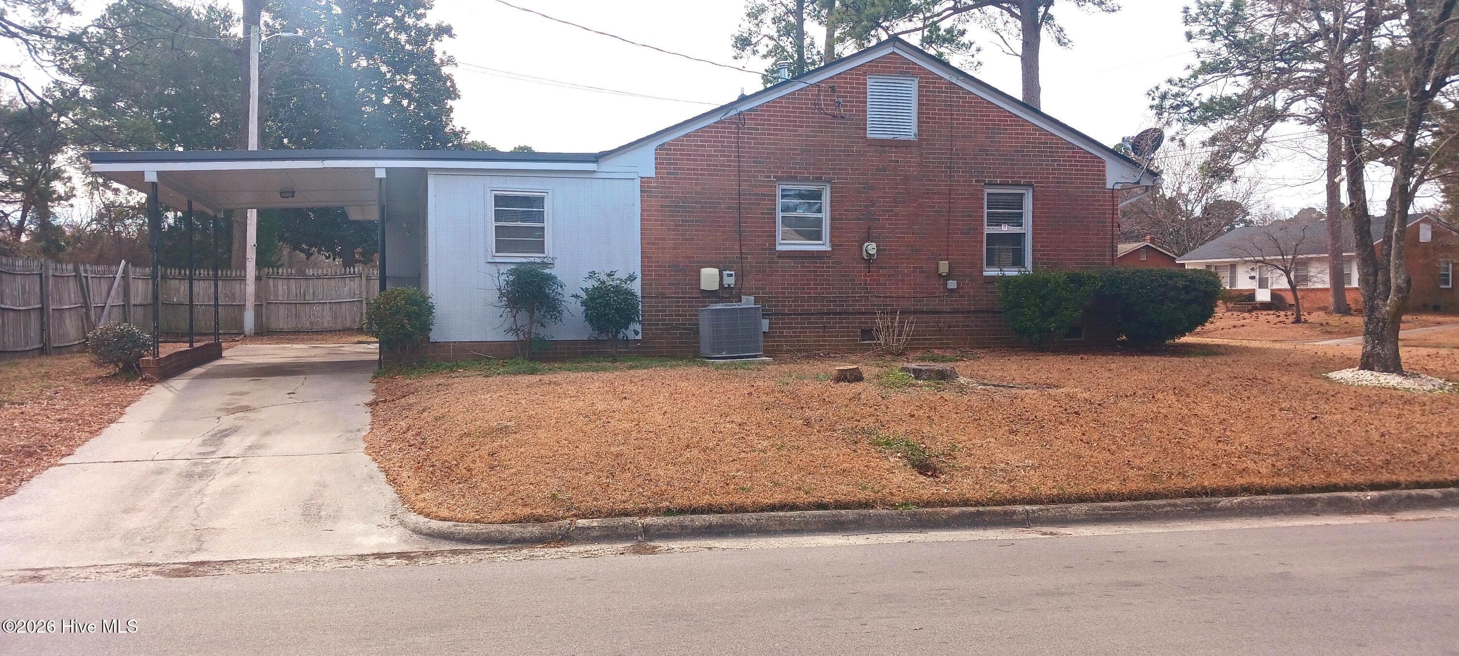 Single Family Residence at 322 Jefferson Street W, Wilson, NC 27893, photo 9 of 10