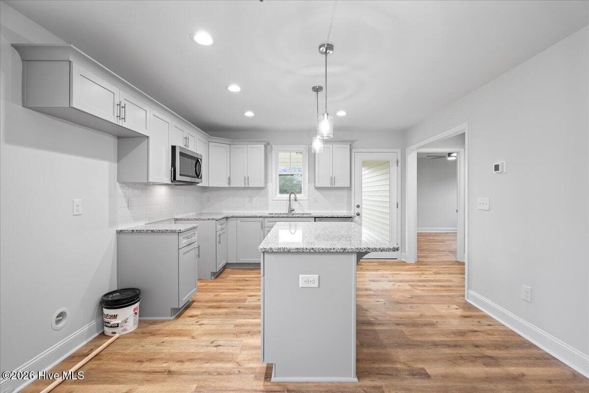 Single Family Residence at 104 Lee Street, Roseboro, NC 28382, photo 6 of 37