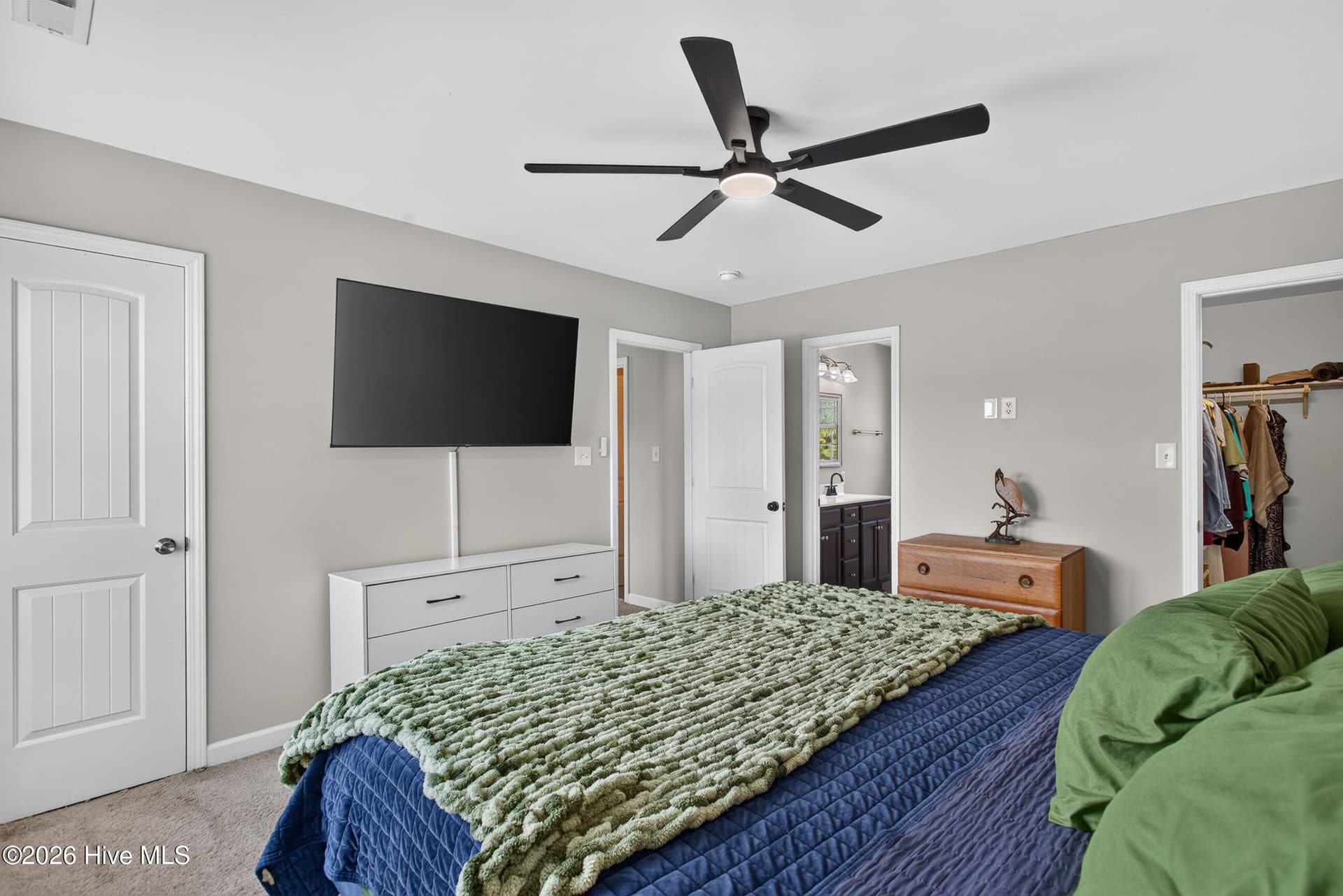 Single Family Residence at 127 Hunt Drive, Hubert, NC 28539, photo 23 of 36