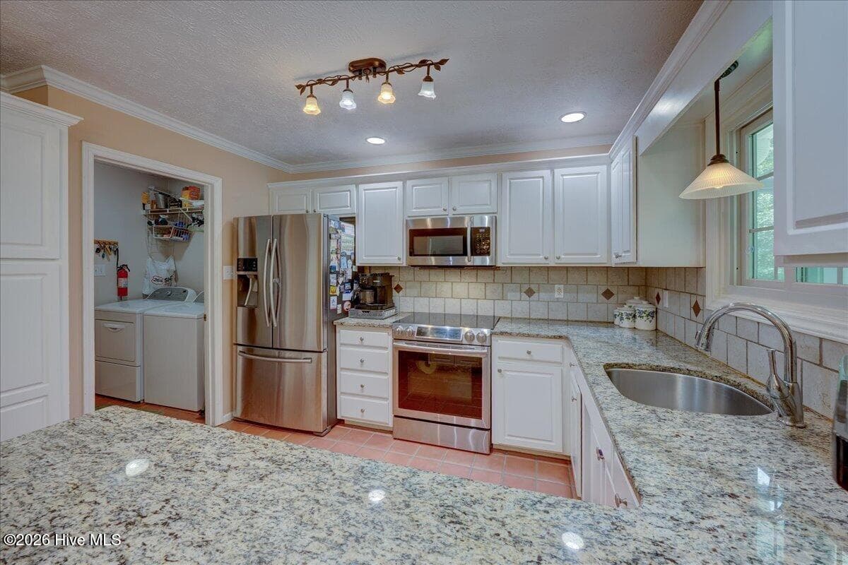 Single Family Residence at 306 Taliaferro Lane, New Bern, NC 28560, photo 25 of 53