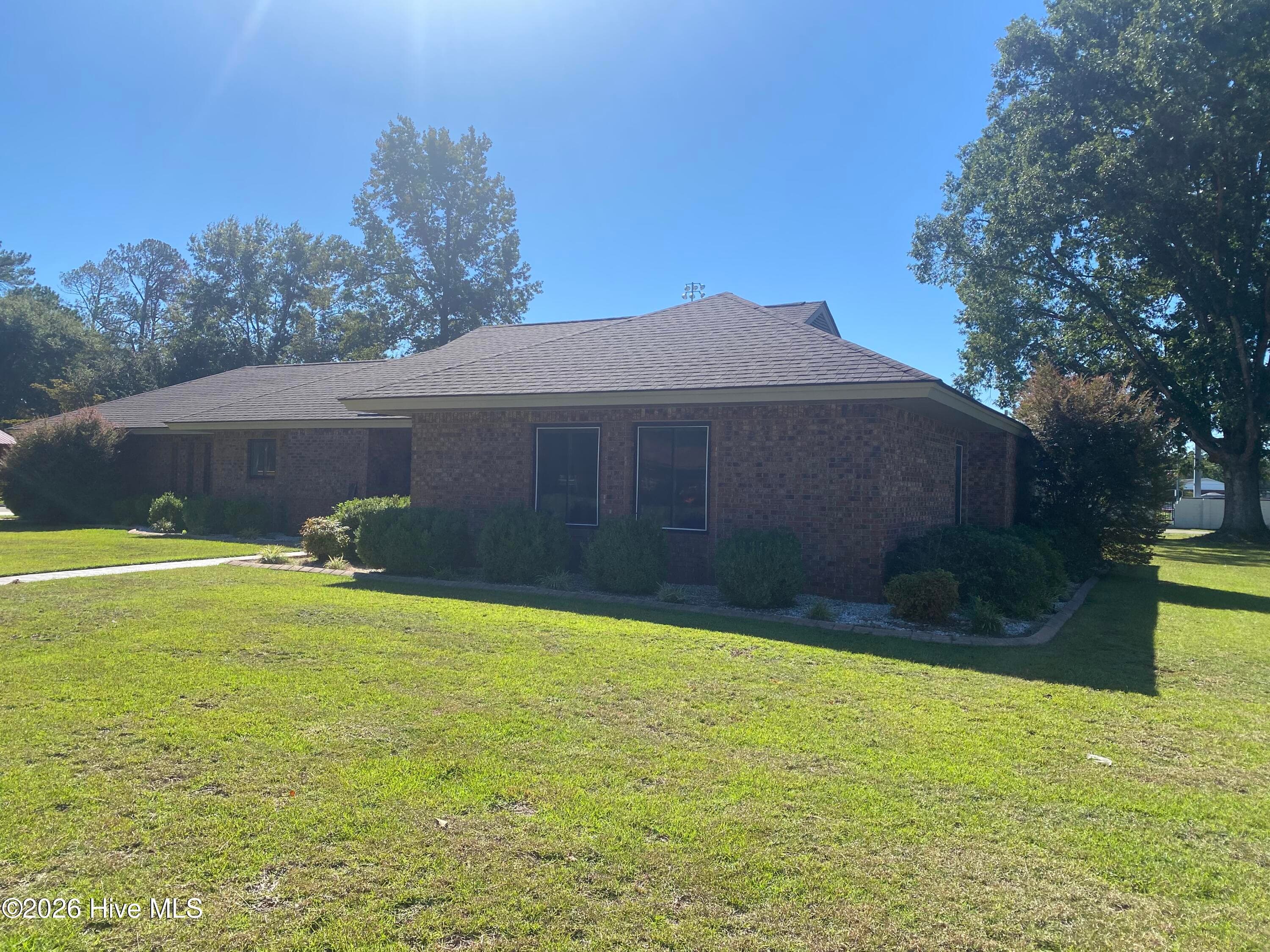 Single Family Residence at 616 E Murphy Street, Wallace, NC 28466, photo 23 of 122