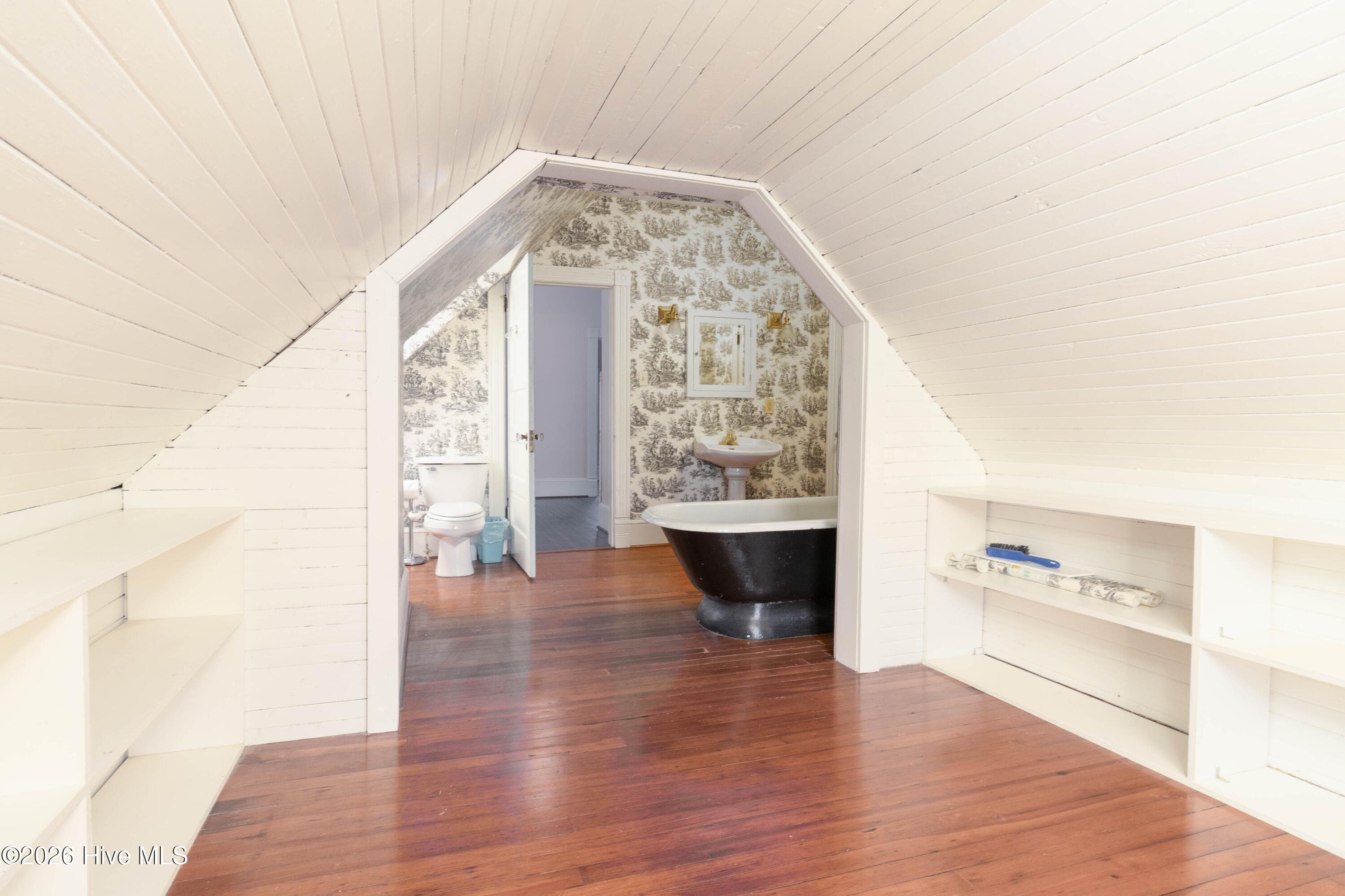 Large space connected to bath - 105 N Granville Street, Edenton, NC 27932
