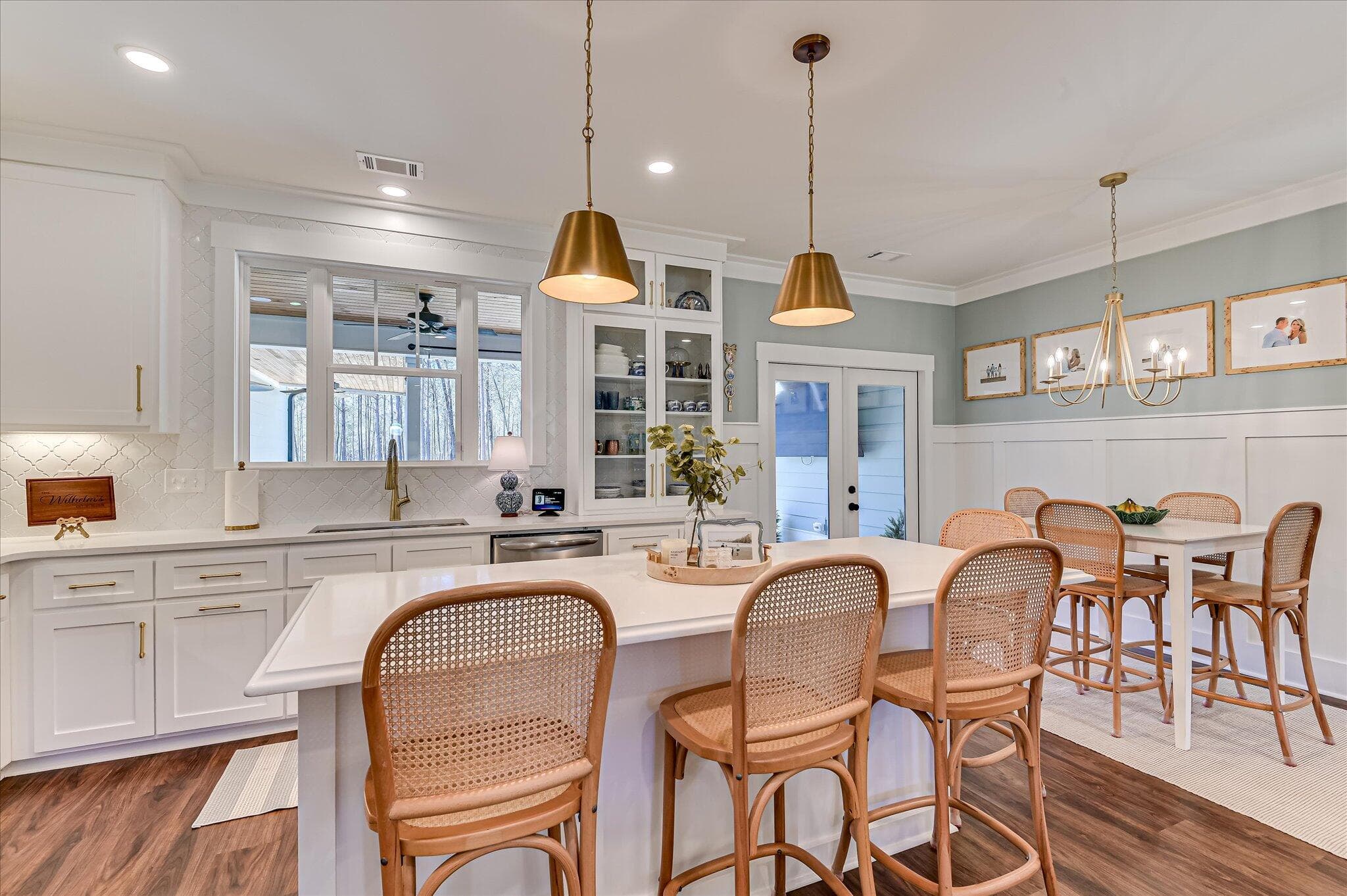 Island with seating - 1630 Long Cove Drive, Lincolnton, GA 30817