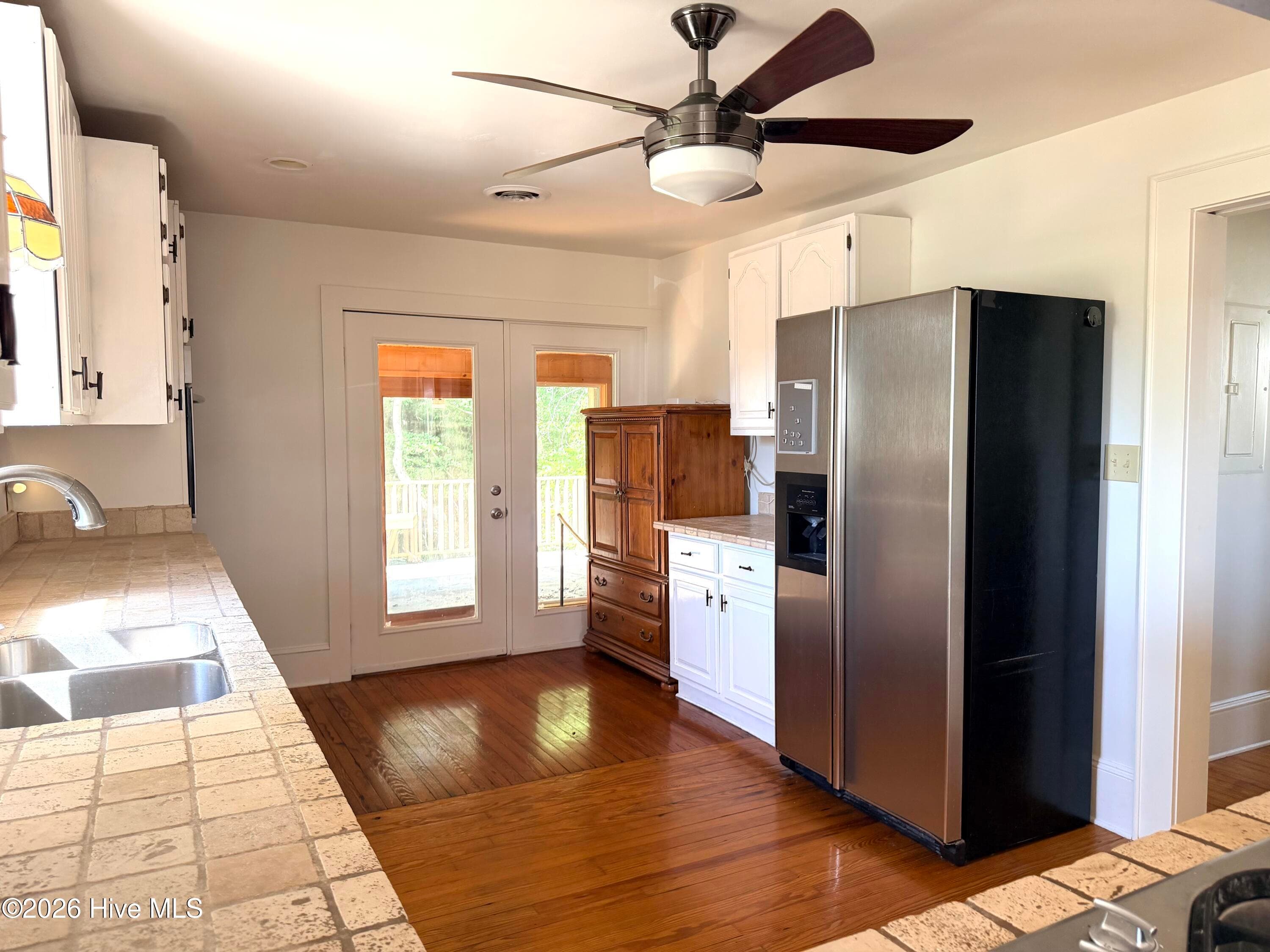 upstairs kitchen - 2704 Waccamaw Shores Road, Lake Waccamaw, NC 28450
