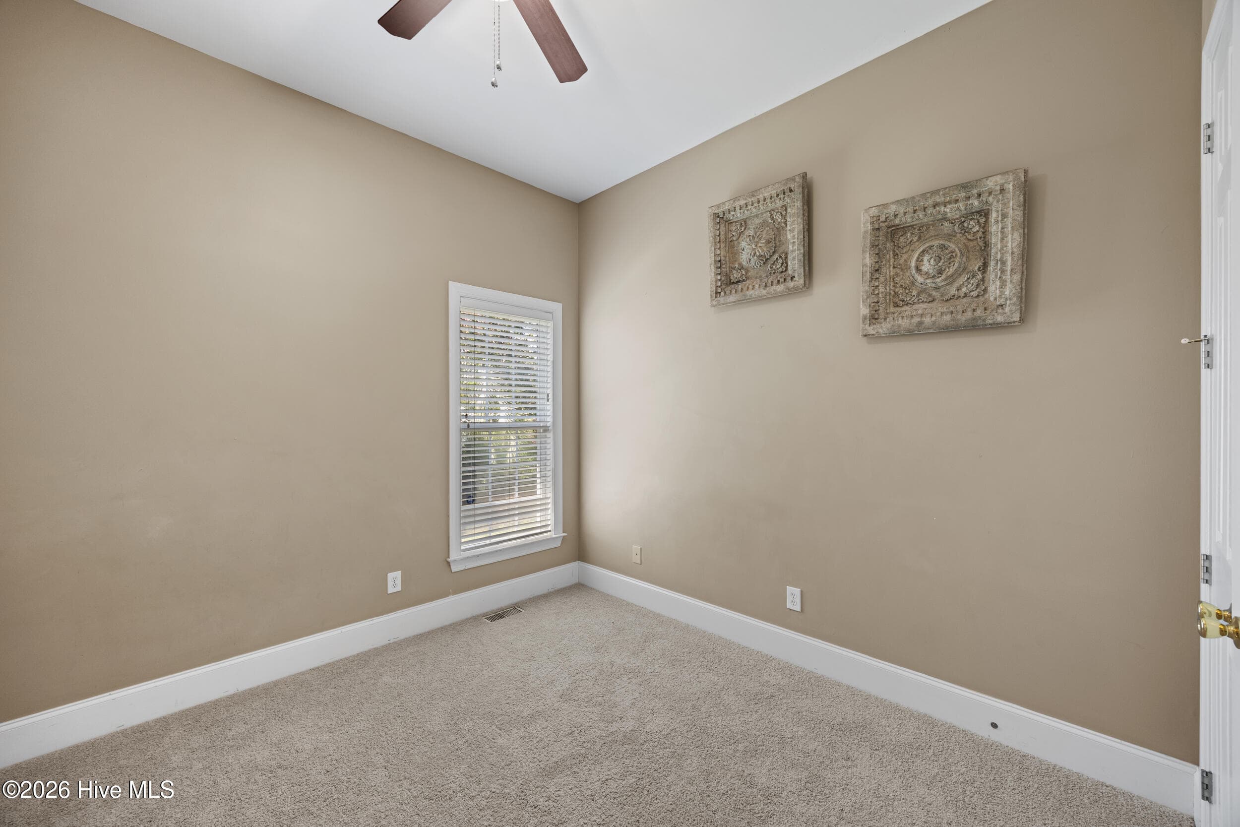 Single Family Residence at 5212 Crosswinds Drive, Wilmington, NC 28409, photo 2 of 4