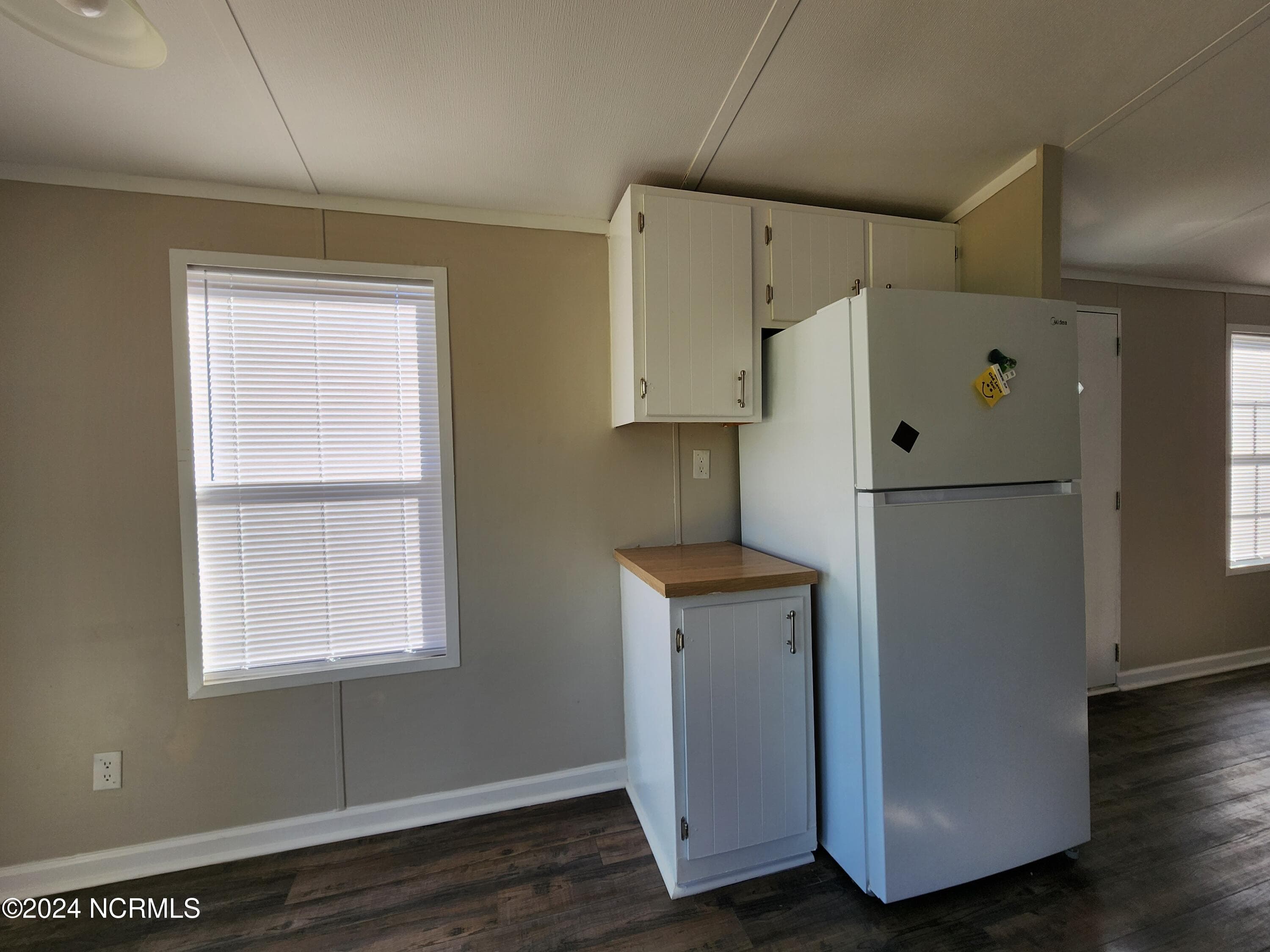 Manufactured Home at 15 Marlette Street, Hubert, NC 28539, photo 9 of 20