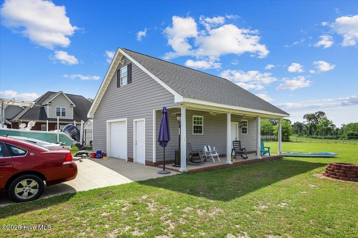 Extra garage - 105 Pointe Drive, La Grange, NC 28551