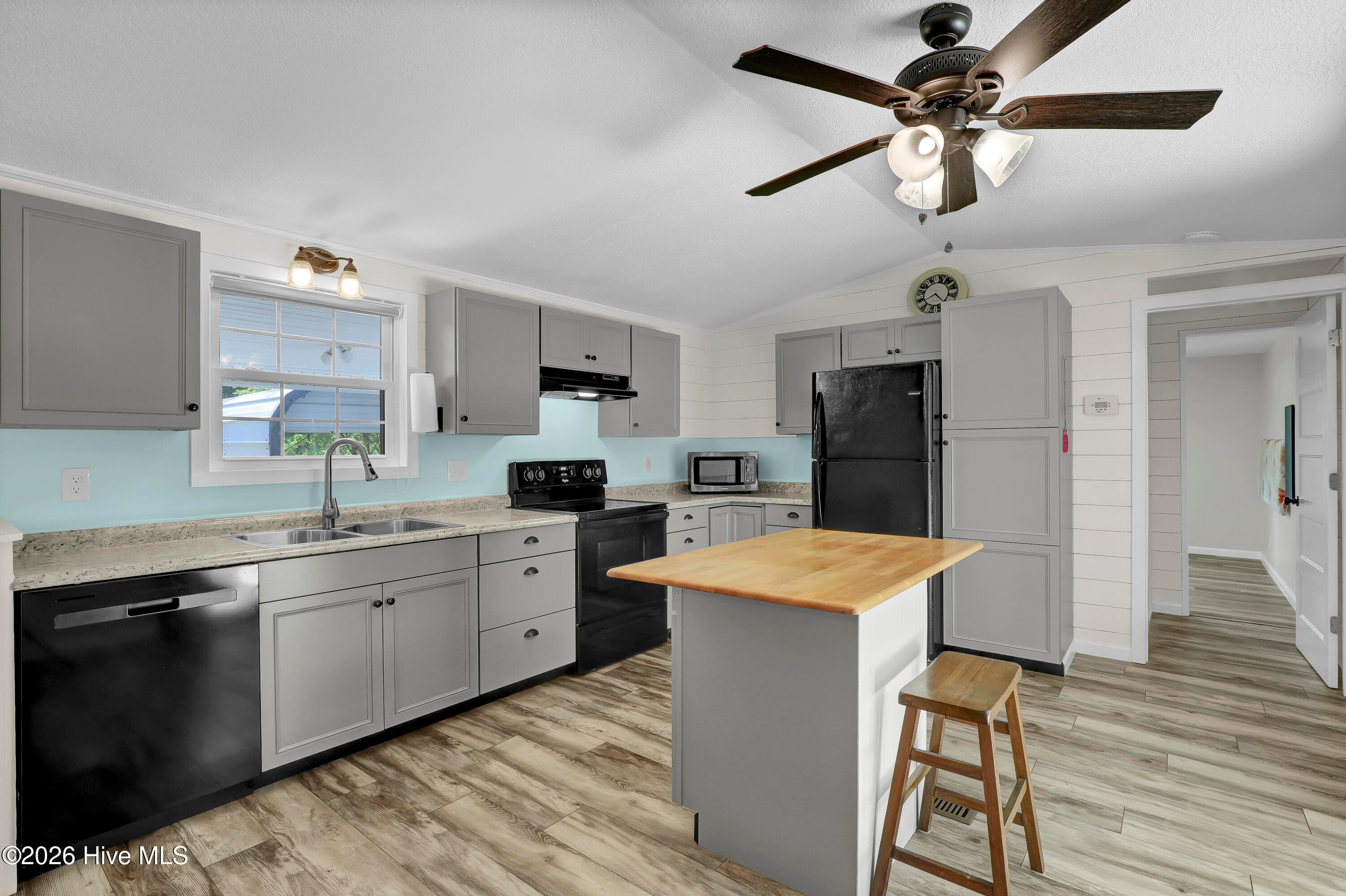 Manufactured Home at 714 Cedar Avenue, Hampstead, NC 28443, photo 23 of 30
