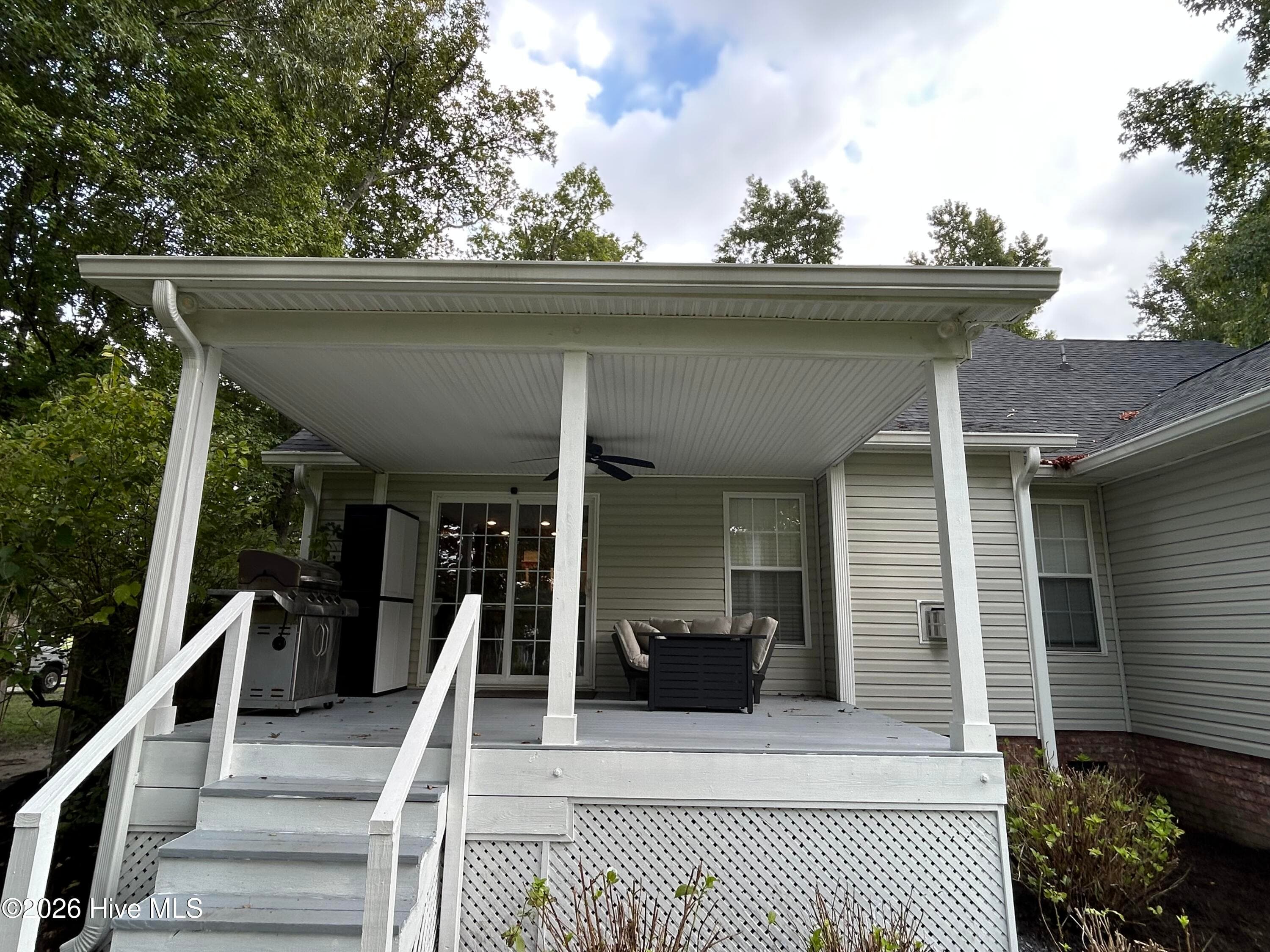 Single Family Residence at 303 Oakmont Drive, Hampstead, NC 28443, photo 38 of 41