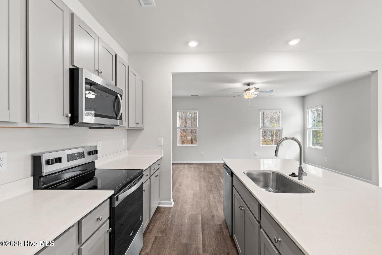 Single Family Residence at 908 Lanyard Lane, New Bern, NC 28560, photo 14 of 39