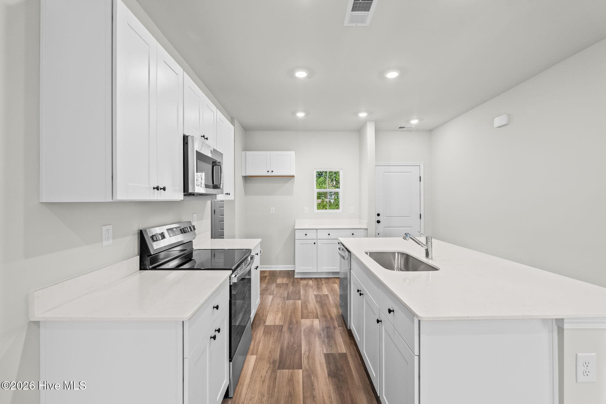 Single Family Residence at 1033 Harbor Drive, Calabash, NC 28467, photo 14 of 66