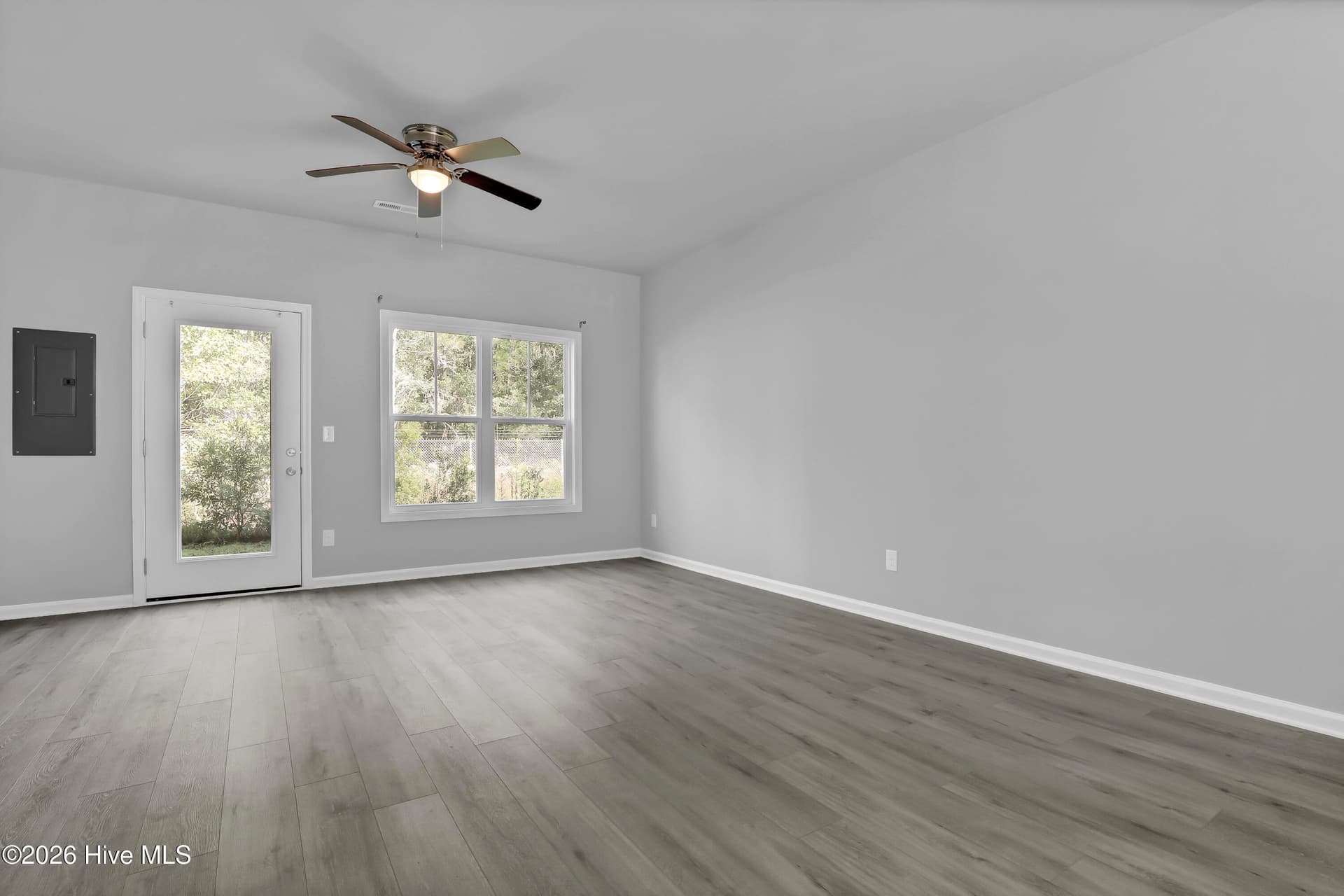 Townhouse at 188 Buckhorn Avenue, Holly Ridge, NC 28445, photo 6 of 26