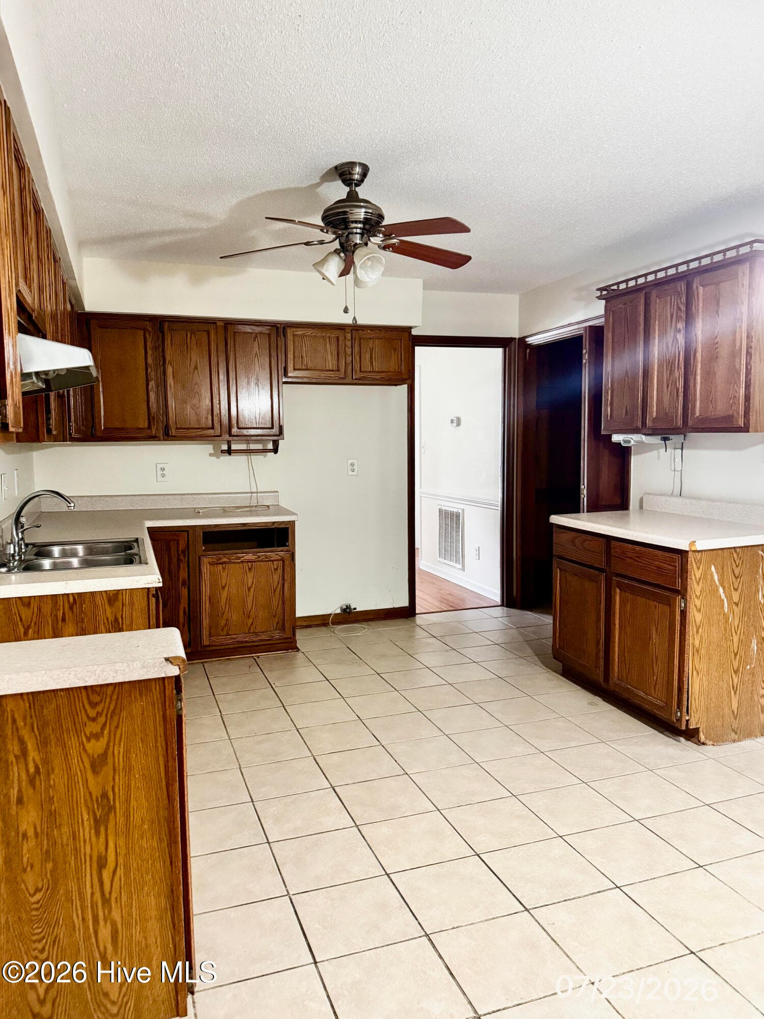 Single Family Residence at 151 Raintree Circle, Jacksonville, NC 28540, photo 10 of 37