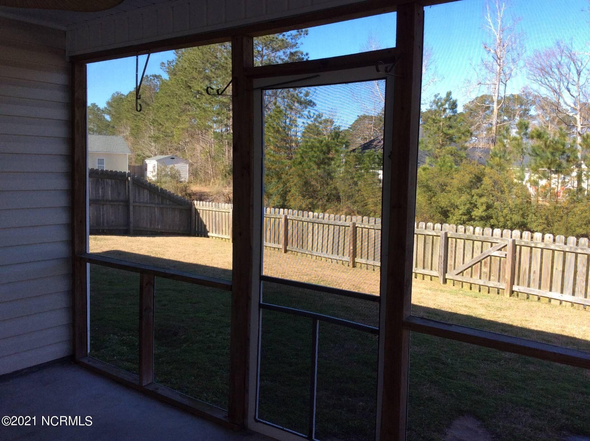 Single Family Residence at 105 Lakeside Green Drive, New Bern, NC 28560, photo 28 of 32