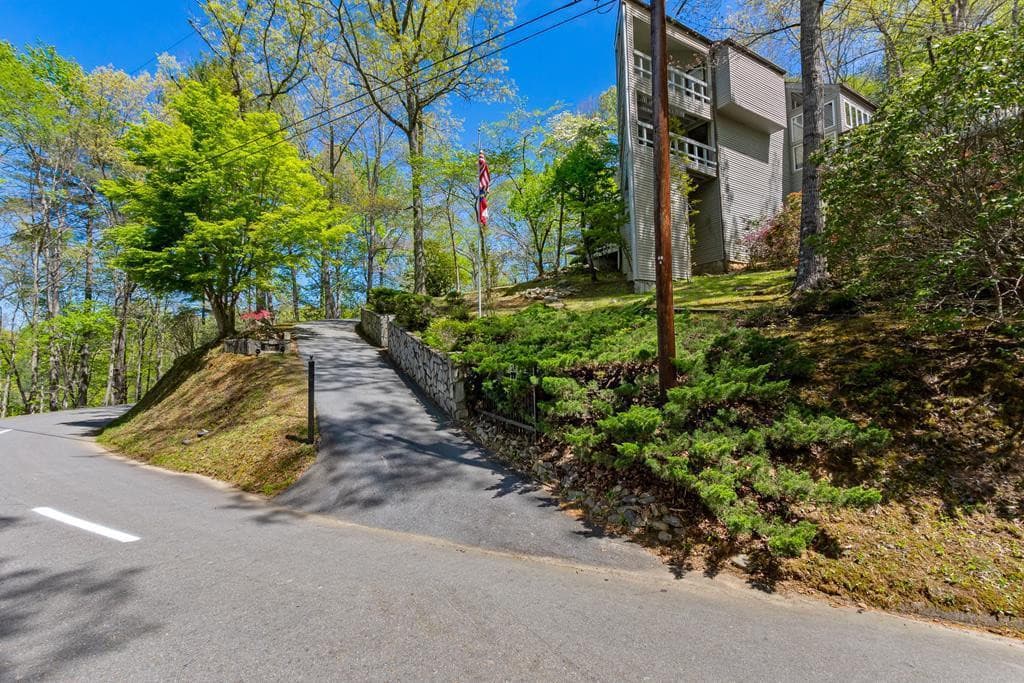 1240 Village Road, Murphy, NC 28906