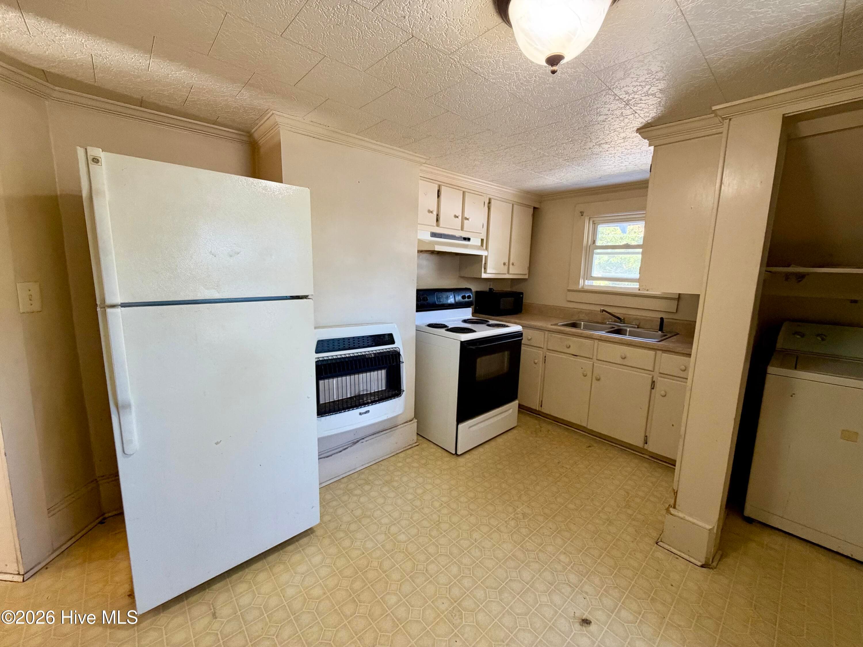 Duplex at 507 Warren Street, Williamston, NC 27892, photo 17 of 25