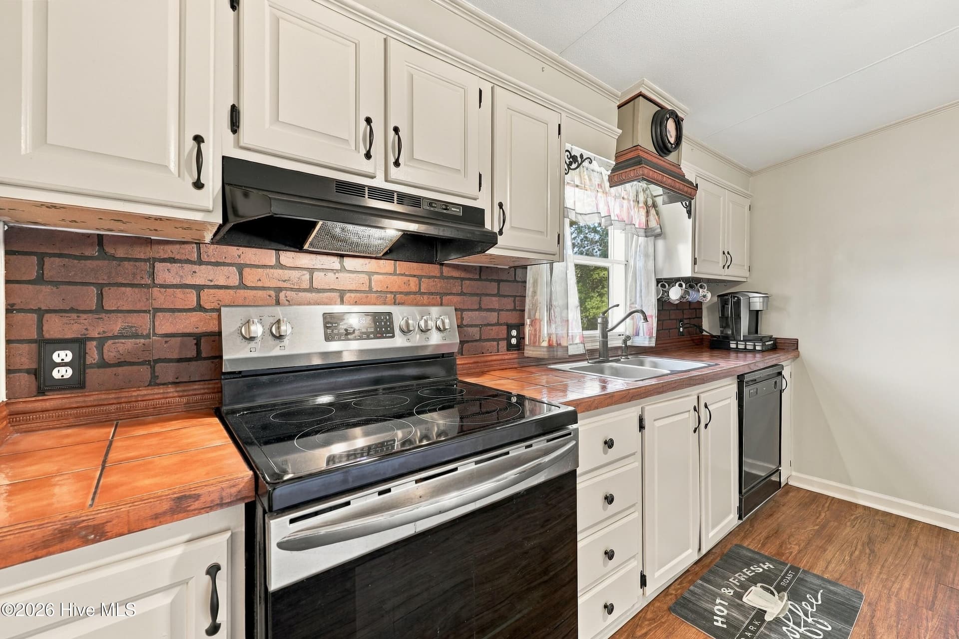 Manufactured Home at 683 Bay Harbor Drive, Hampstead, NC 28443, photo 9 of 40