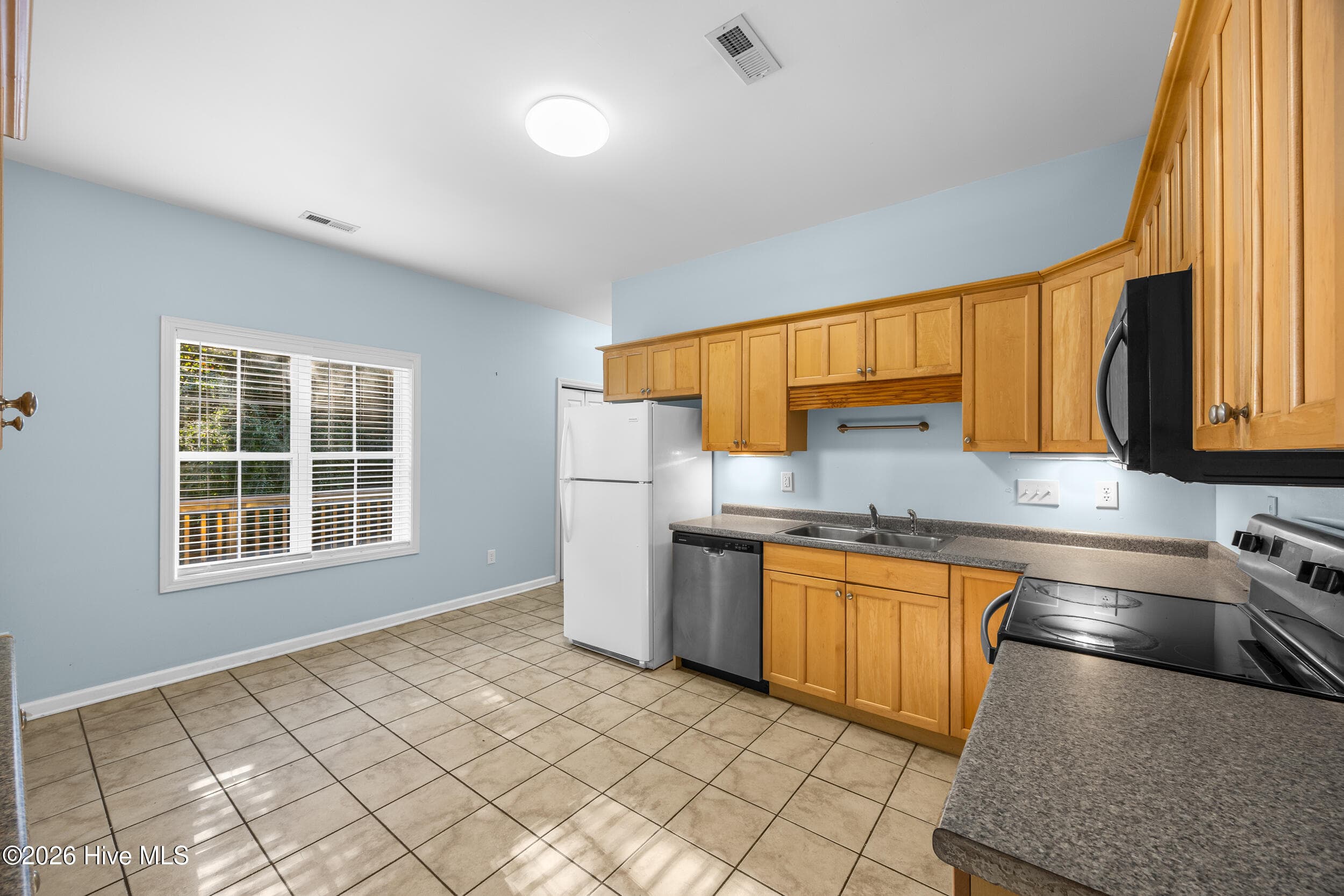 Large Kitchen - 537 Bonham Avenue, Wilmington, NC 28403