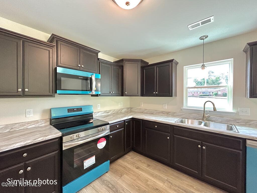 Single Family Residence at 811 N Sandy Shore Court, Holly Ridge, NC 28445, photo 21 of 52