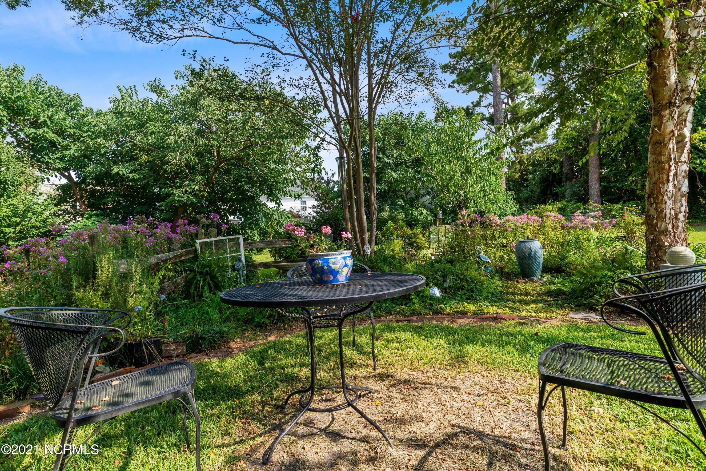 Apartment at 514 Broad Street, New Bern, NC 28560, photo 12 of 18