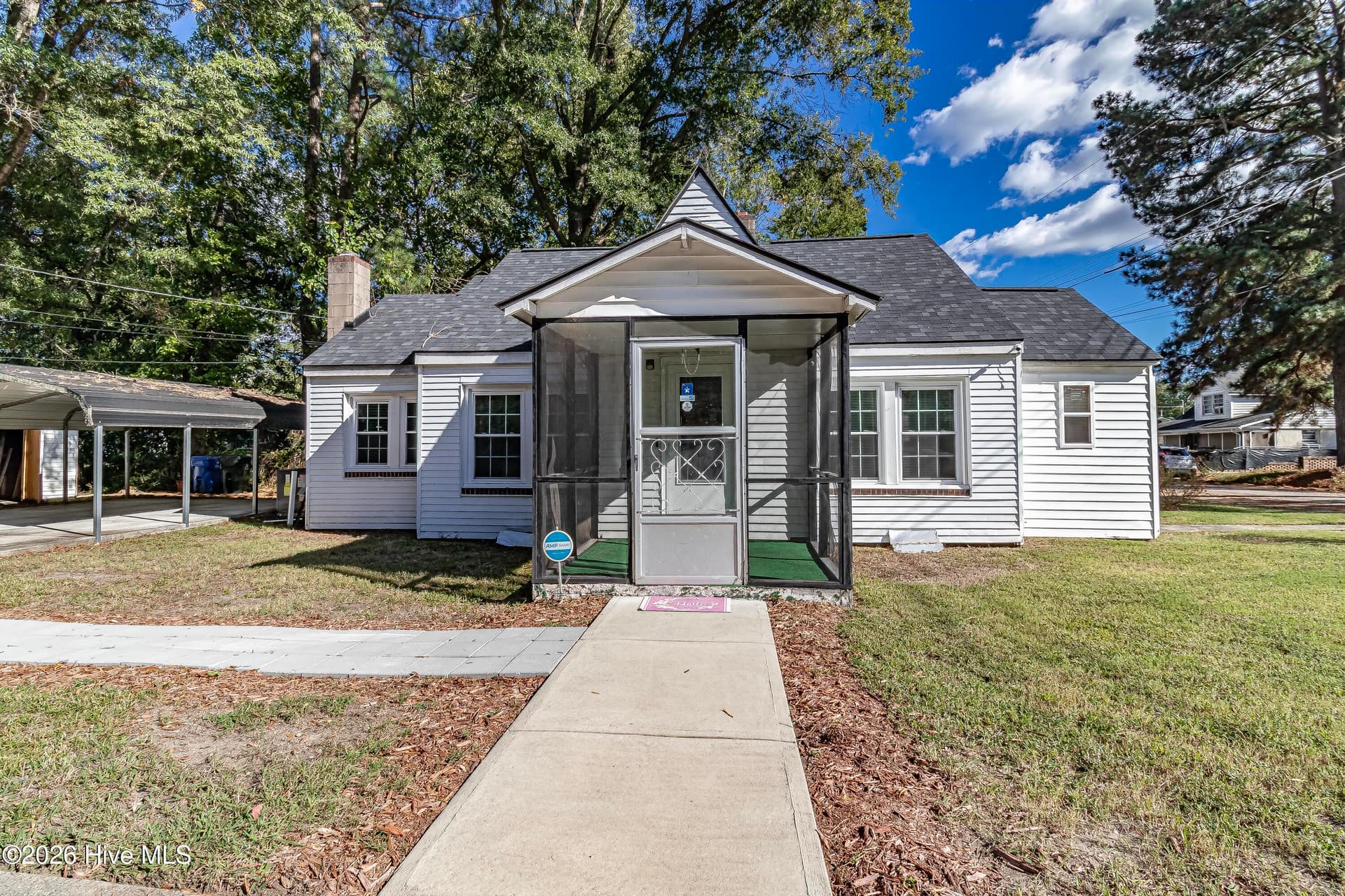 Corner lot. Screened porch. - 1601 Washington Street E, Wilson, NC 27893