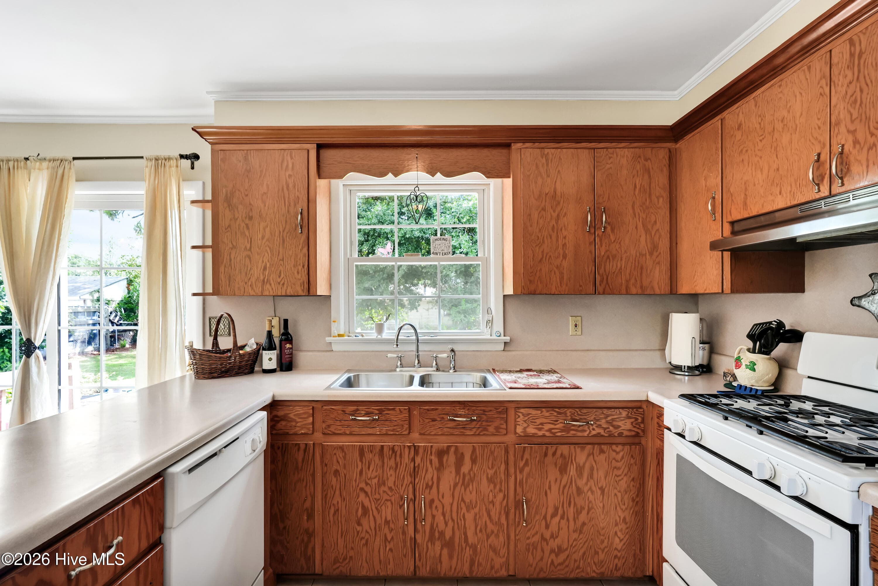 Single Family Residence at 710 N College Road, Wilmington, NC 28405, photo 11 of 36