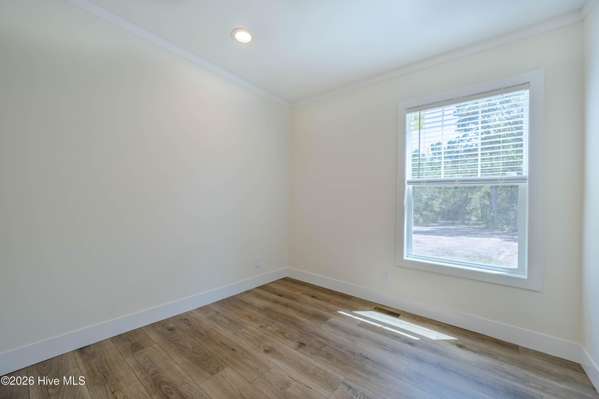 Den - 120 Edgewater Lane, Richlands, NC 28574