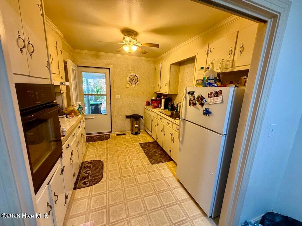 Duplex at 1014 W Main Street, Williamston, NC 27892, photo 6 of 24