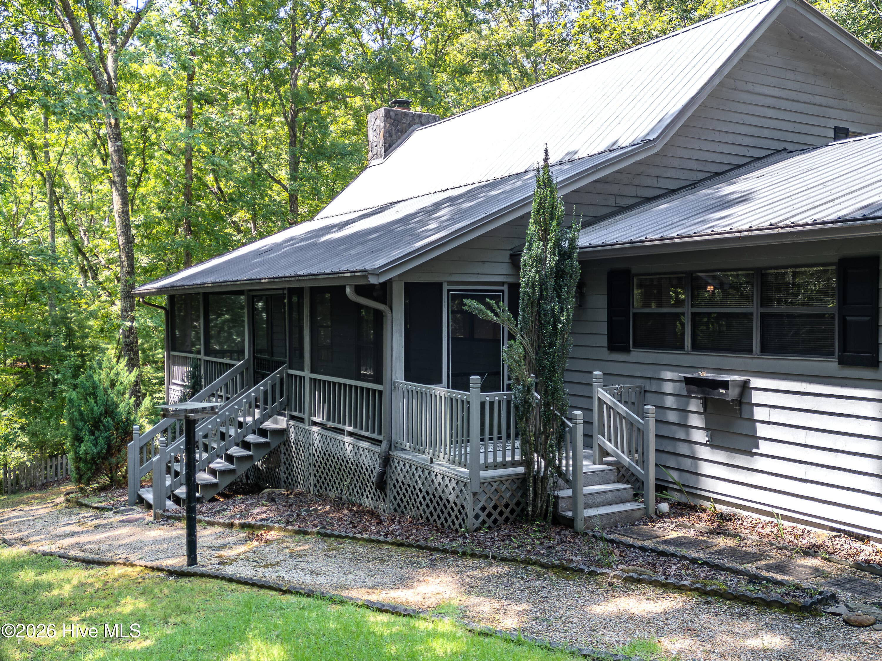 Single Family Residence at 1054 Dickey Road, Murphy, NC 28906, photo 2 of 38