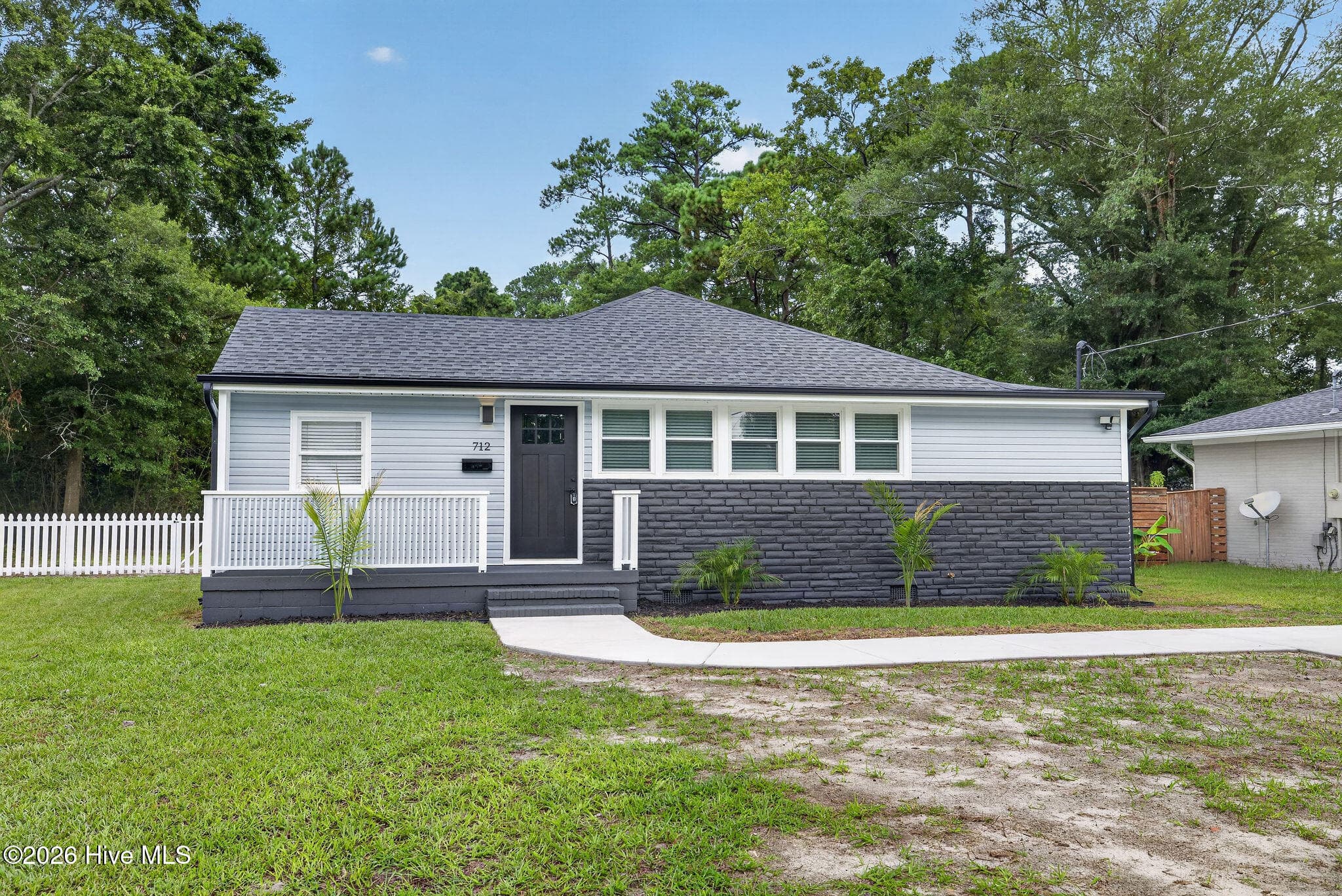 Single Family Residence at 712 Rosemont Avenue, Wilmington, NC 28403, photo 5 of 36