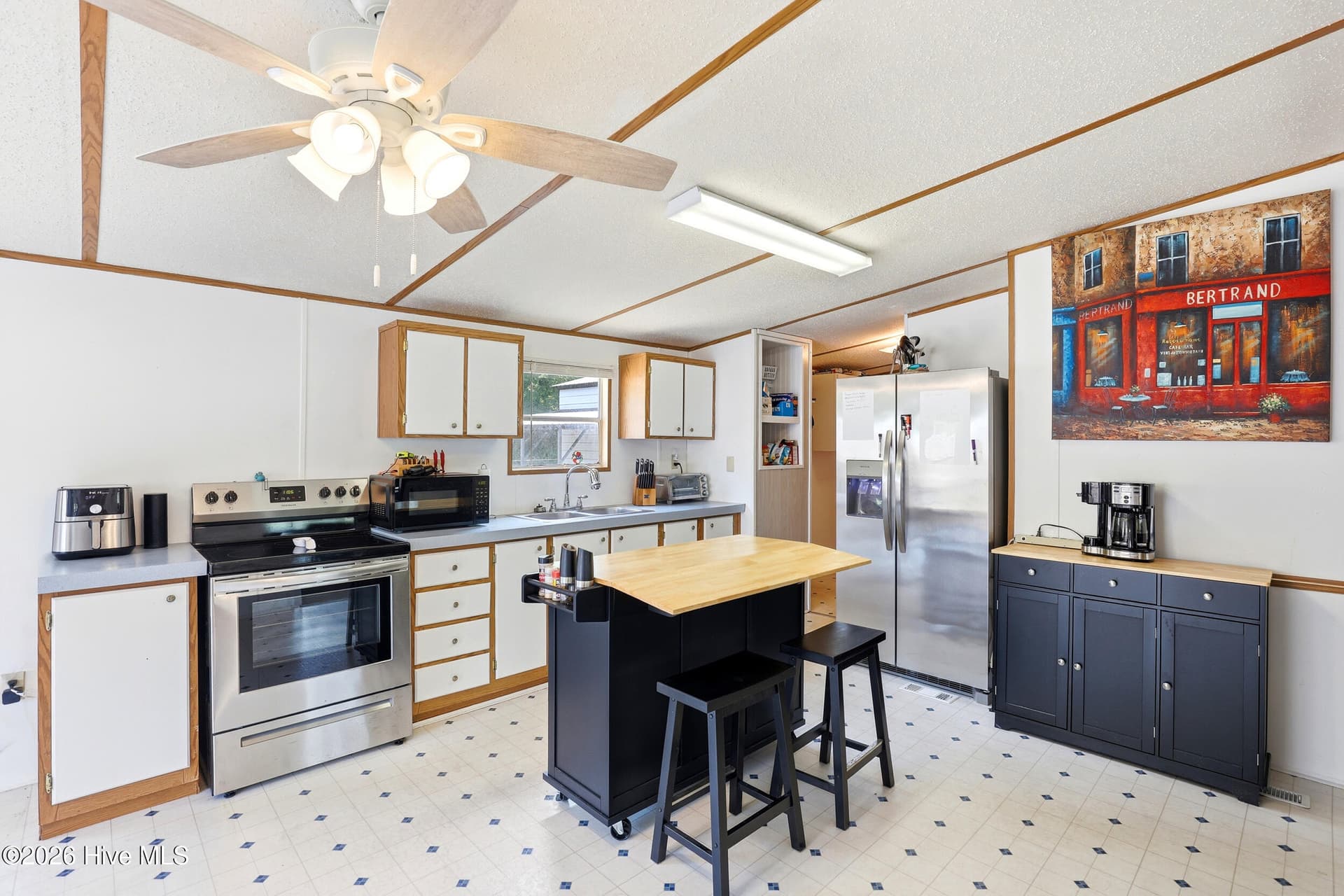 Manufactured Home at 709 Inlet Acres Drive, Wilmington, NC 28412, photo 7 of 44