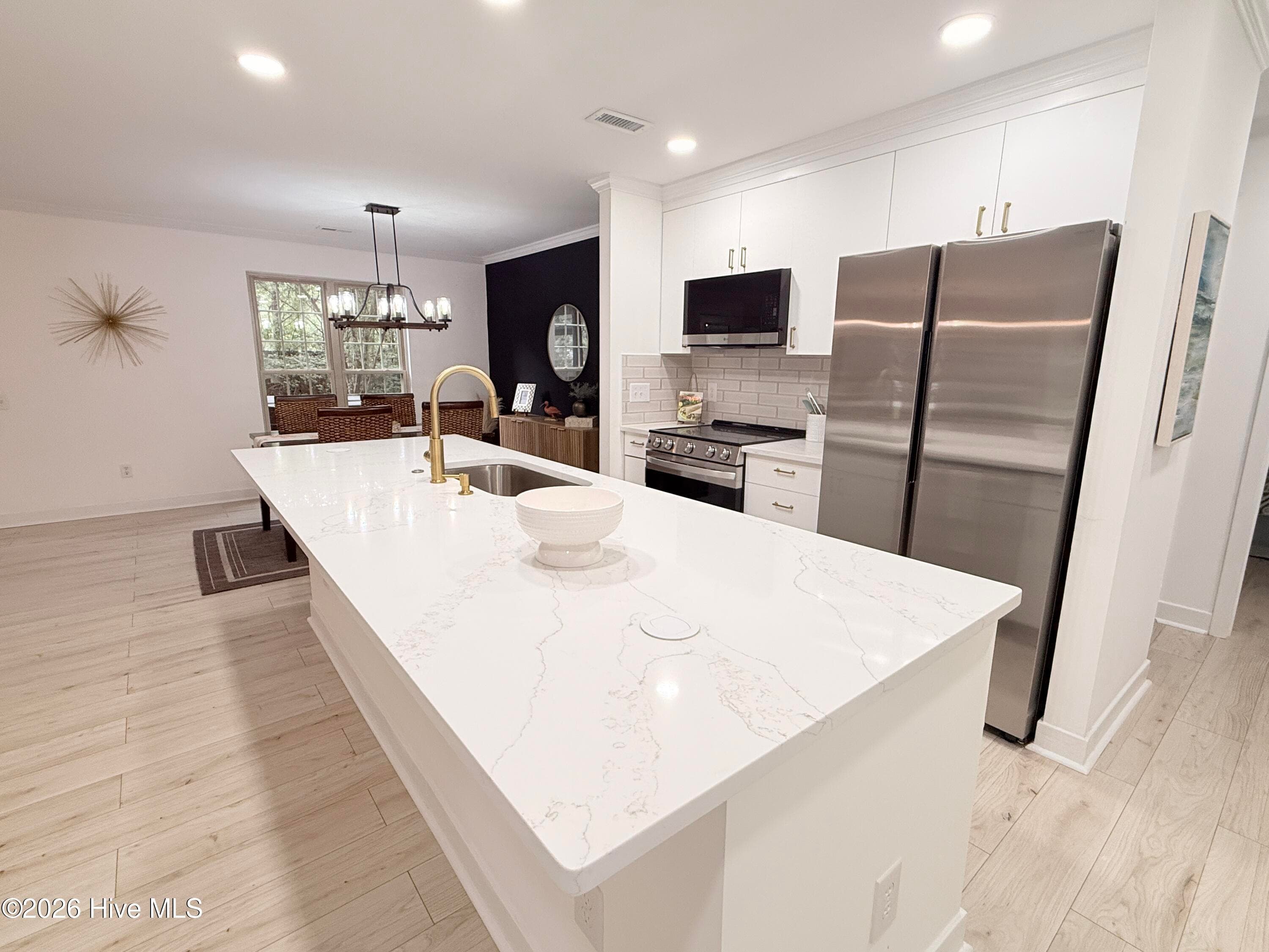 Sleek new appliances - 1001 Hunting Ridge Road, Wilmington, NC 28412