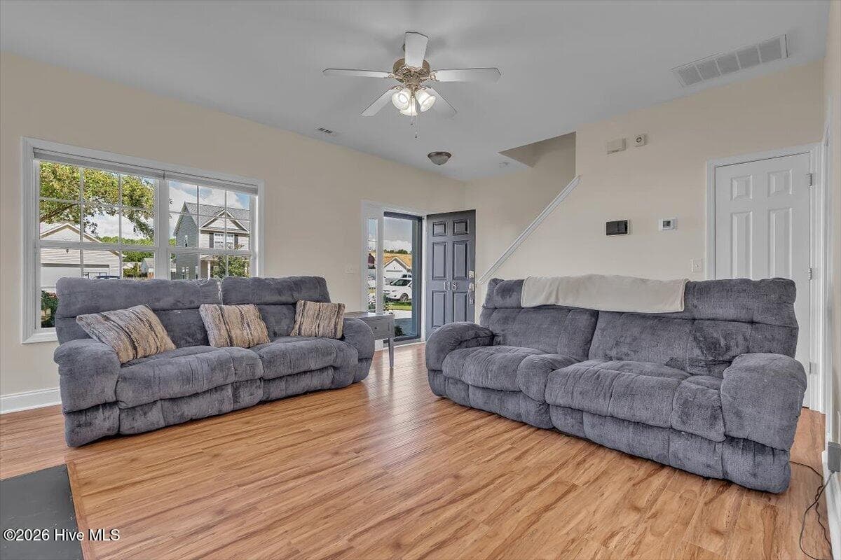 Single Family Residence at 118 Crooked Run Drive, New Bern, NC 28560, photo 6 of 49