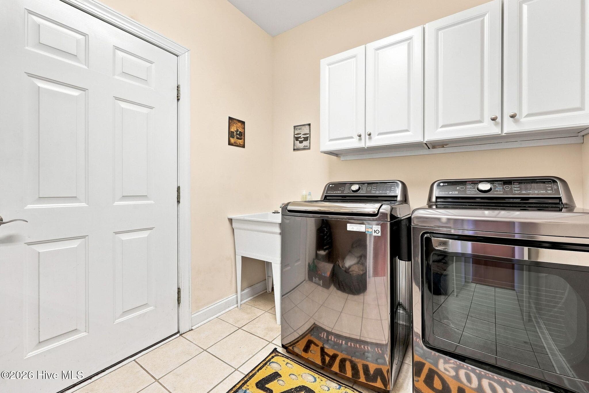 Single Family Residence at 3233 Leicester Circle, Sanford, NC 27332, photo 15 of 52