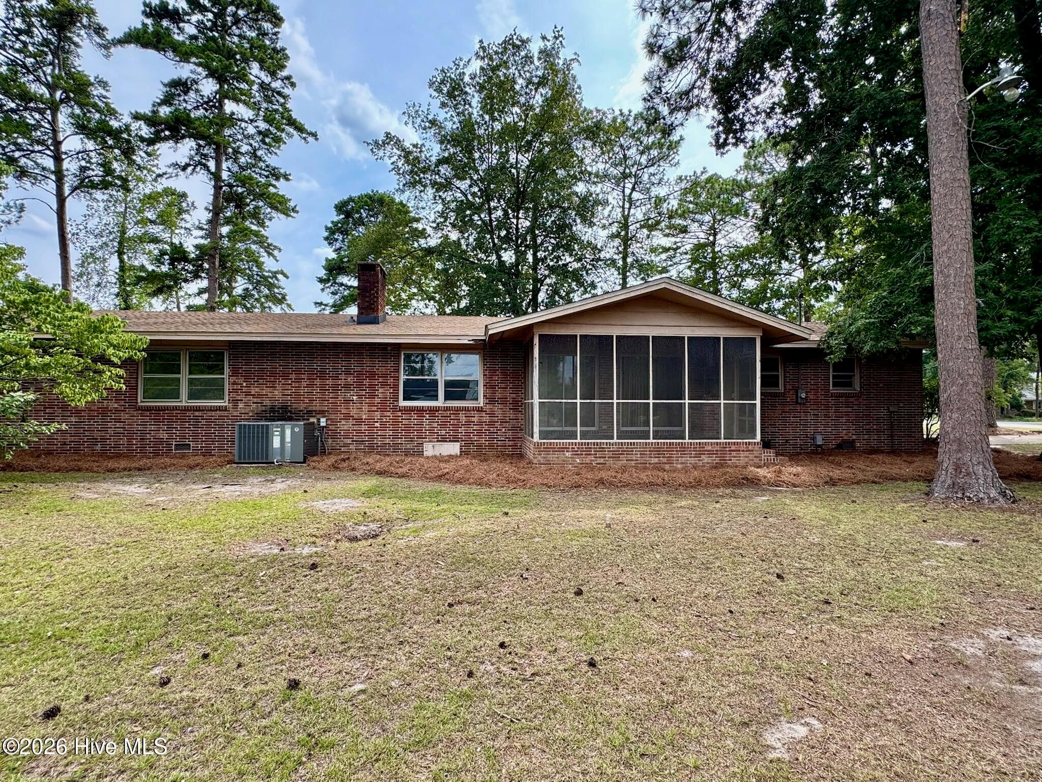 Single Family Residence at 2206 Second Avenue, Elizabethtown, NC 28337, photo 5 of 44