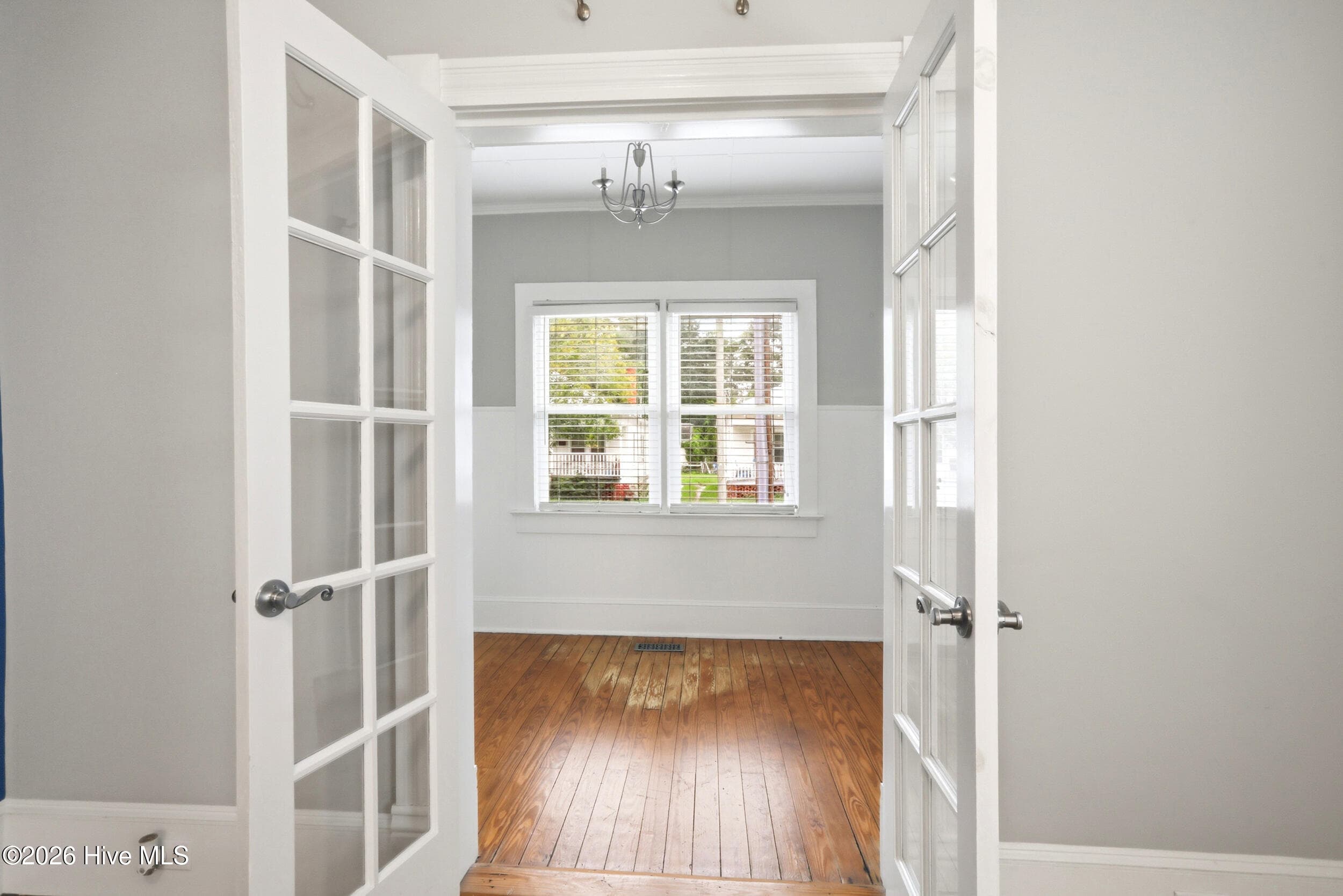 Single Family Residence at 307 Avenue B, New Bern, NC 28560, photo 13 of 55