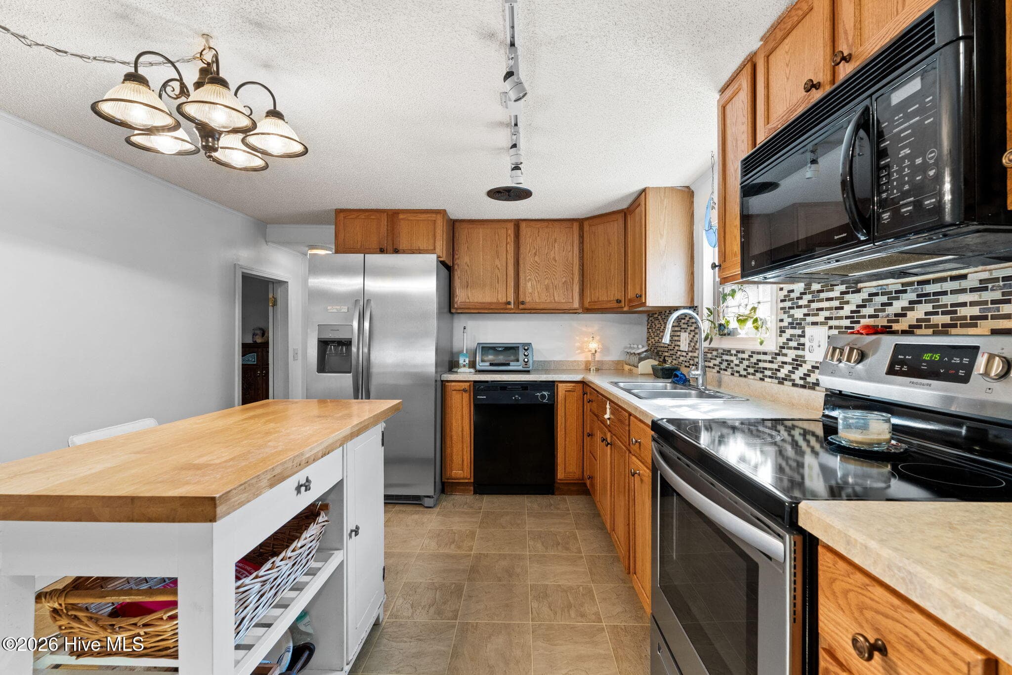 Manufactured Home at 2468 Captain Kidd Drive SW, Supply, NC 28462, photo 10 of 37